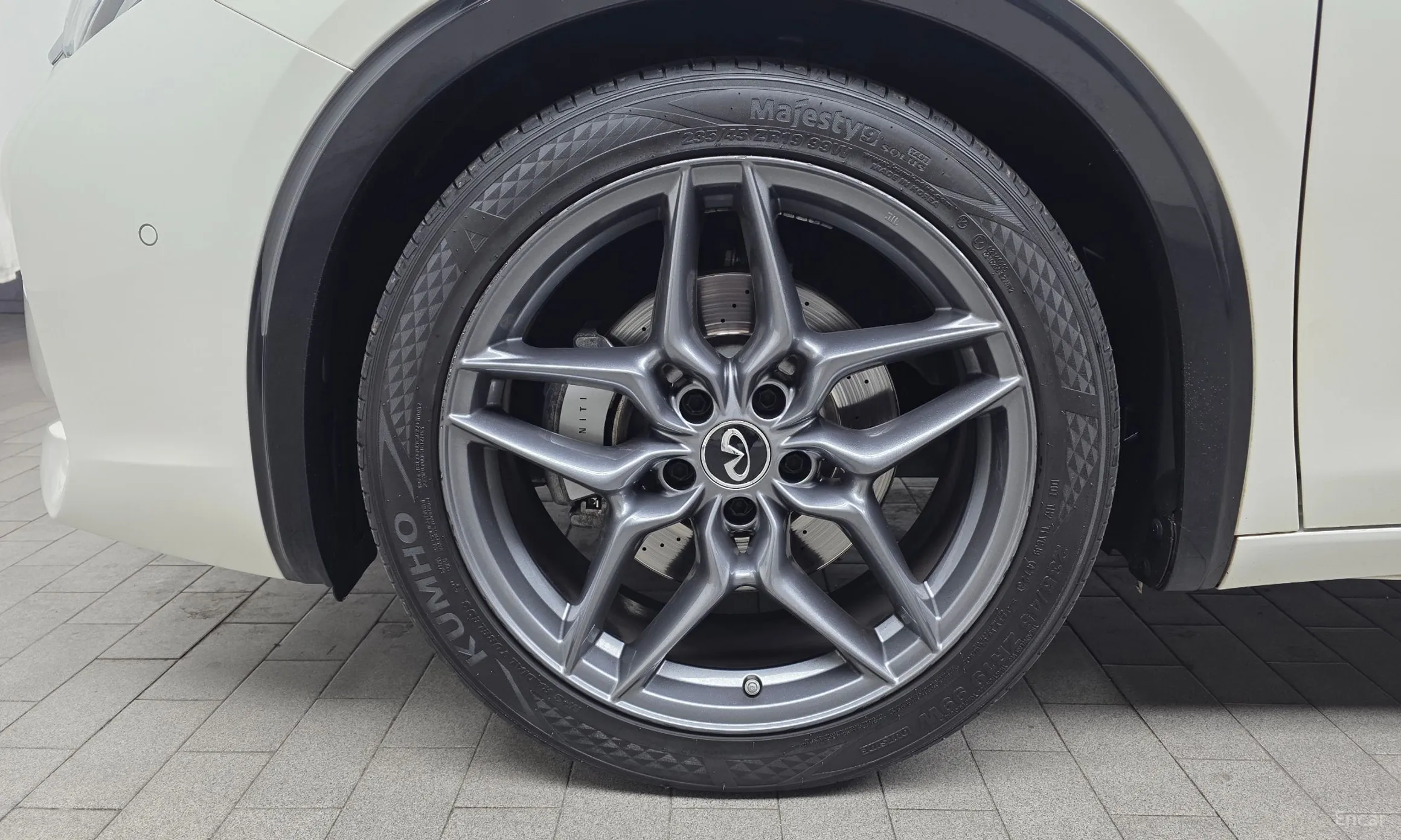 Infiniti Q30 превью 5