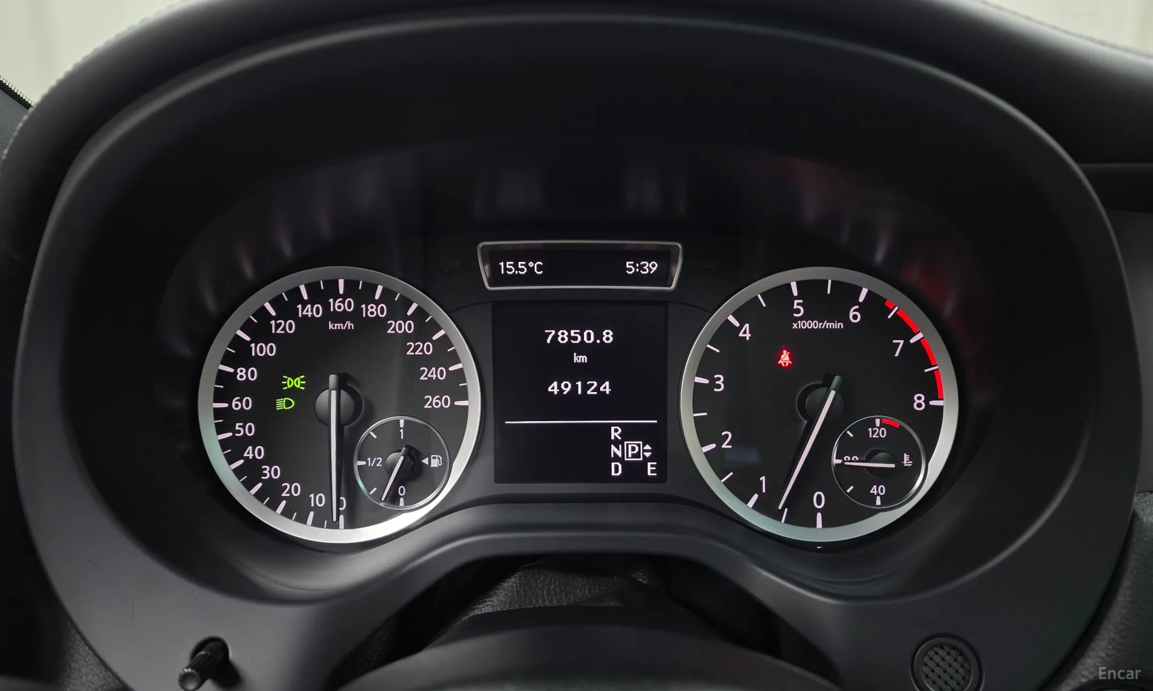 Infiniti Q30 превью 8