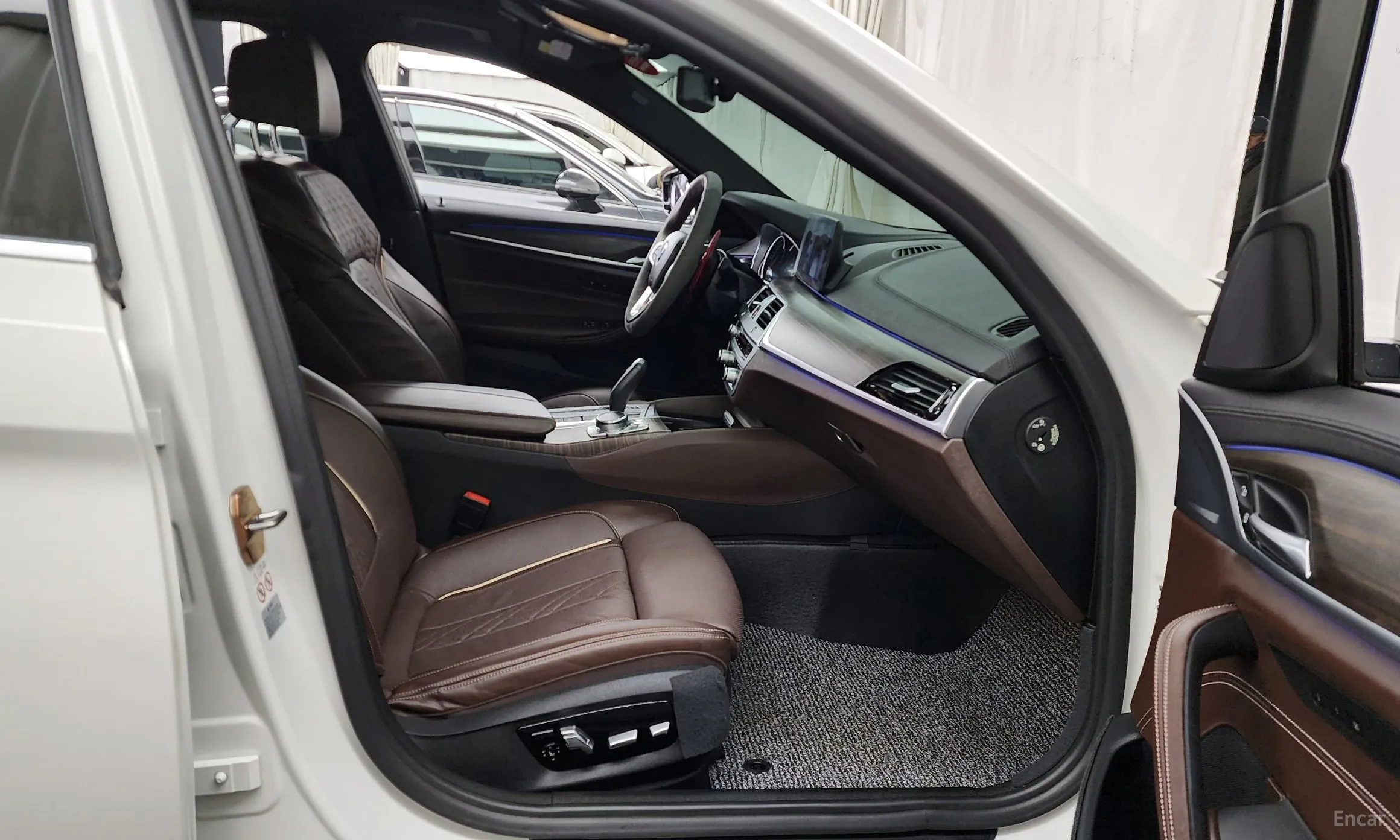 BMW 5 Series (G30) превью 11