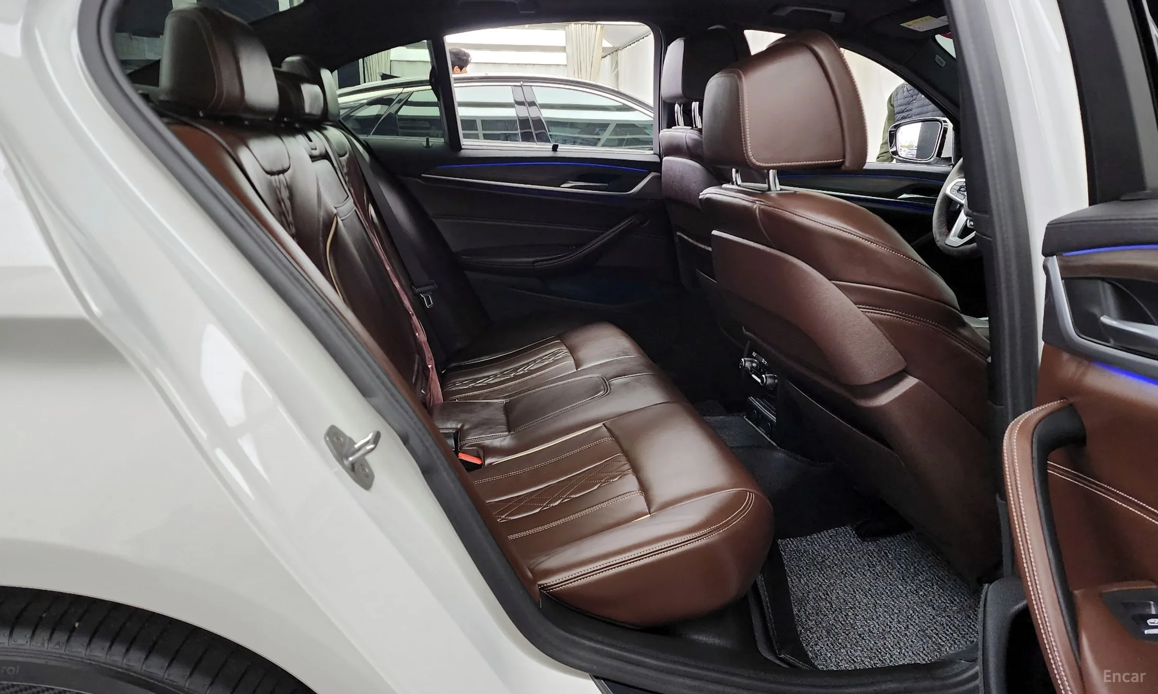 BMW 5 Series (G30) превью 12