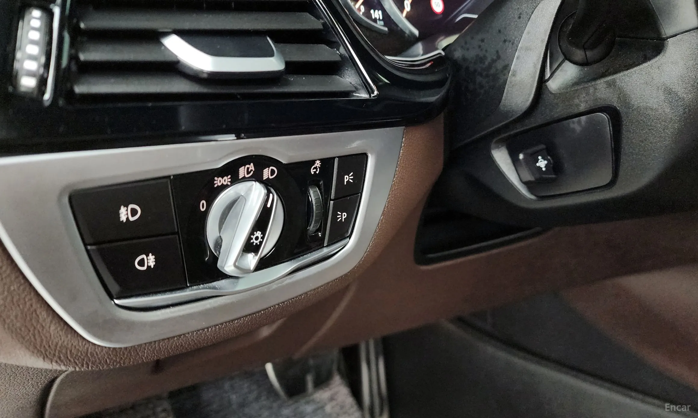 BMW 5 Series (G30) превью 16