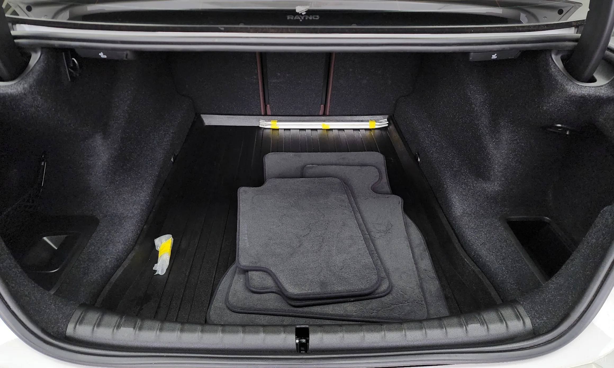 BMW 5 Series (G30) превью 20