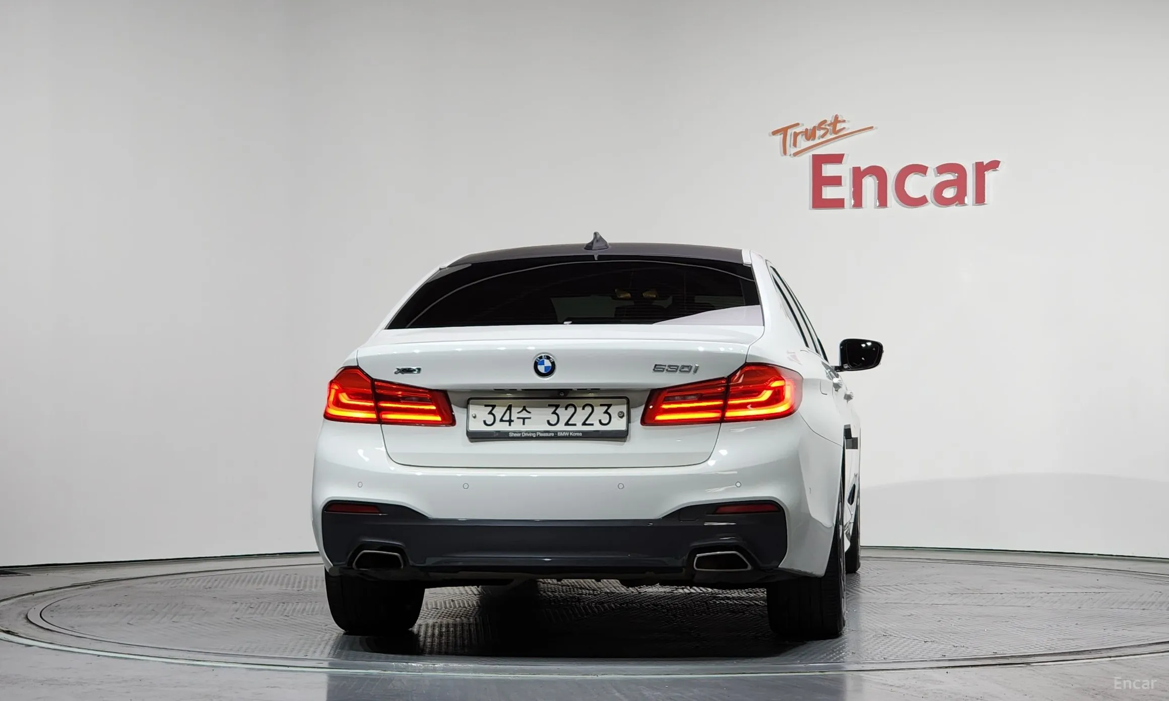 BMW 5 Series (G30) превью 4