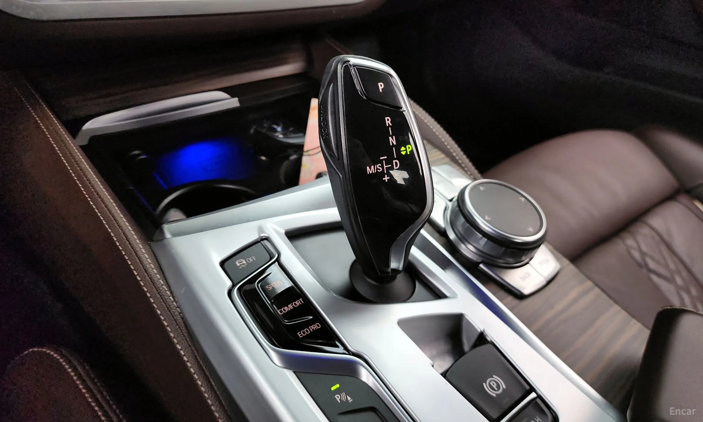 BMW 5 Series (G30) превью 9