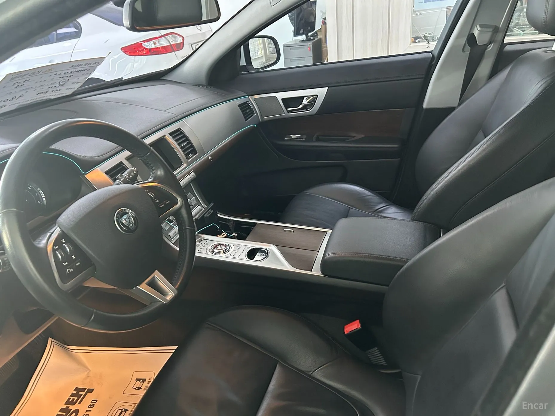 Jaguar New XF превью 3