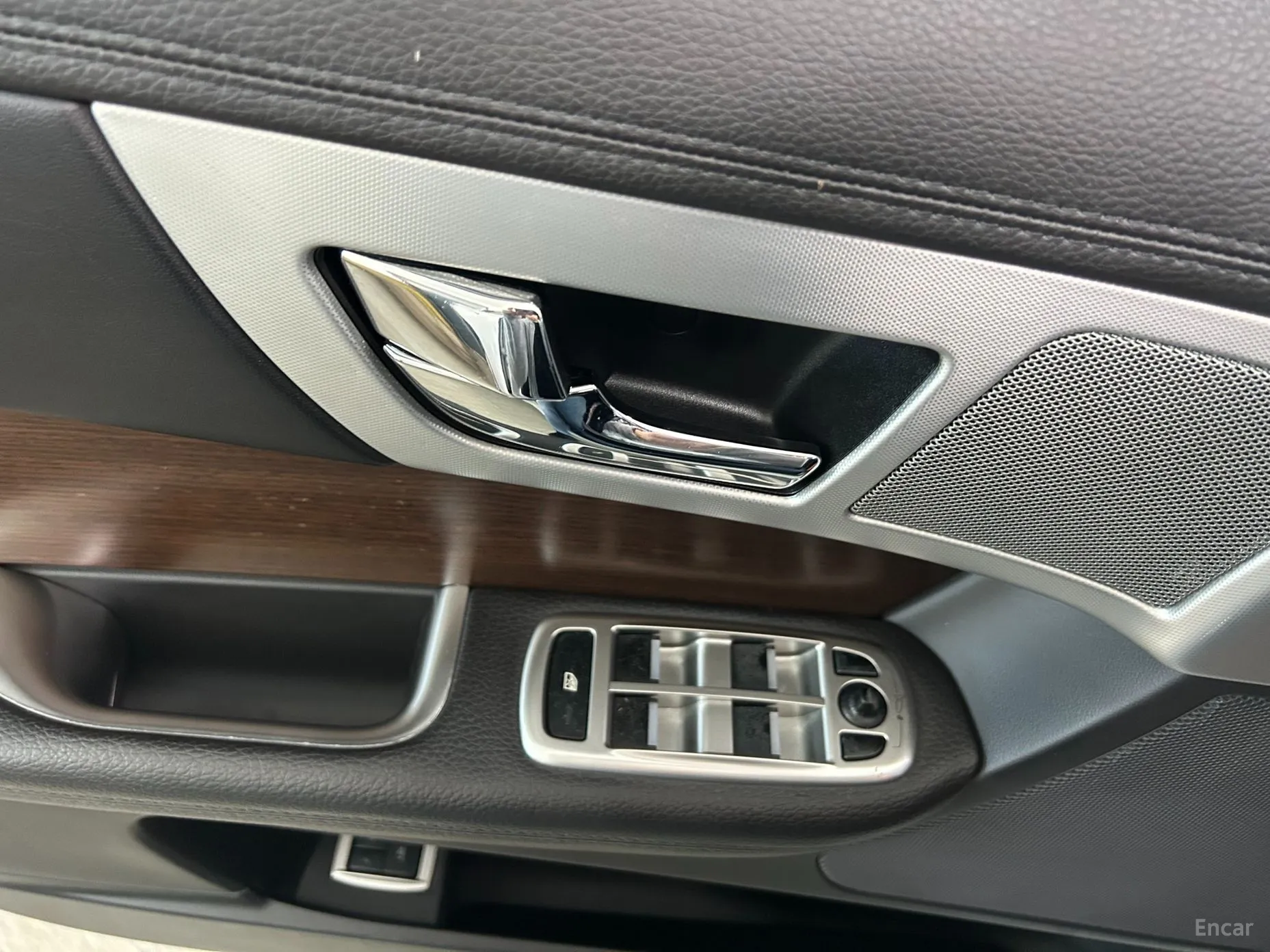 Jaguar New XF превью 8