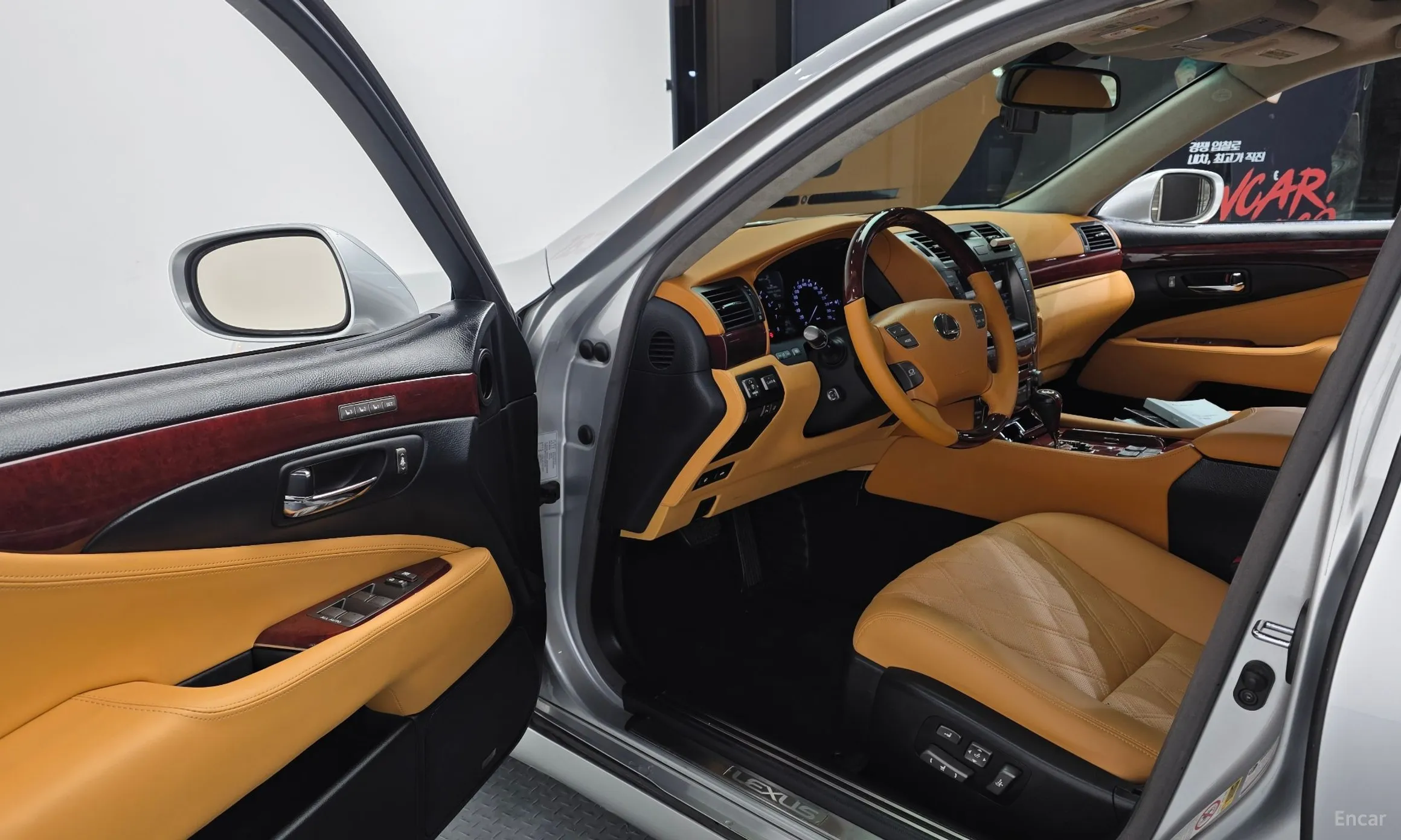 Lexus LS460 превью 10