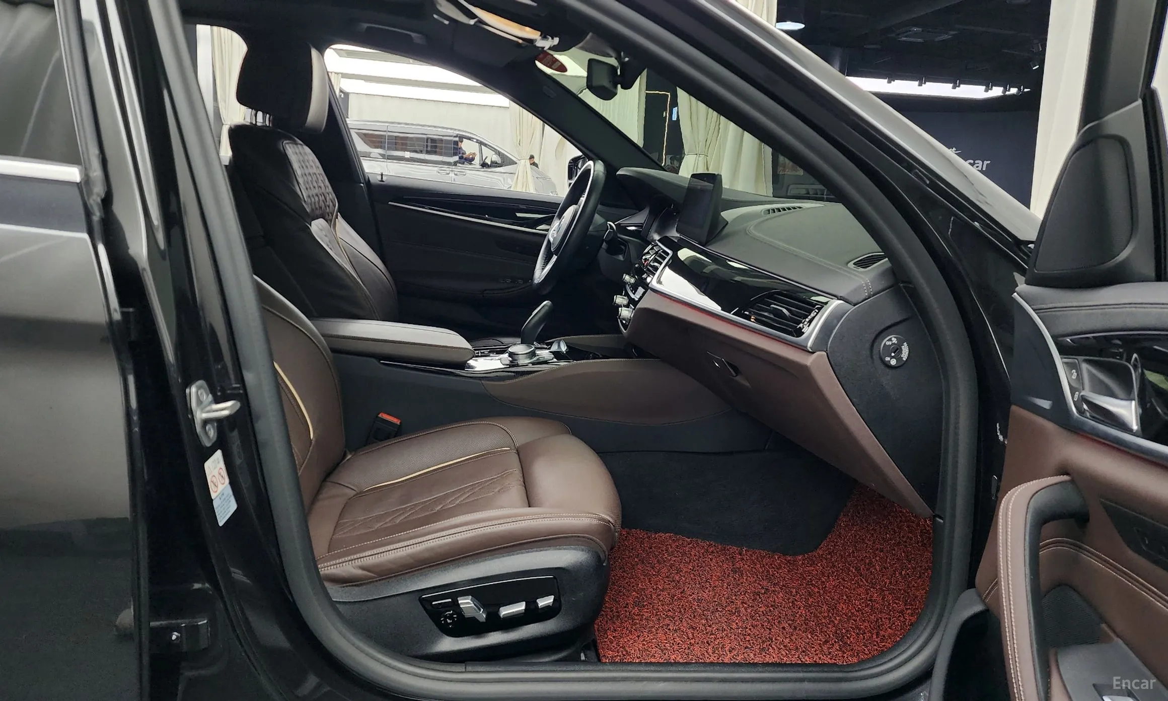 BMW 5 Series (G30) превью 11