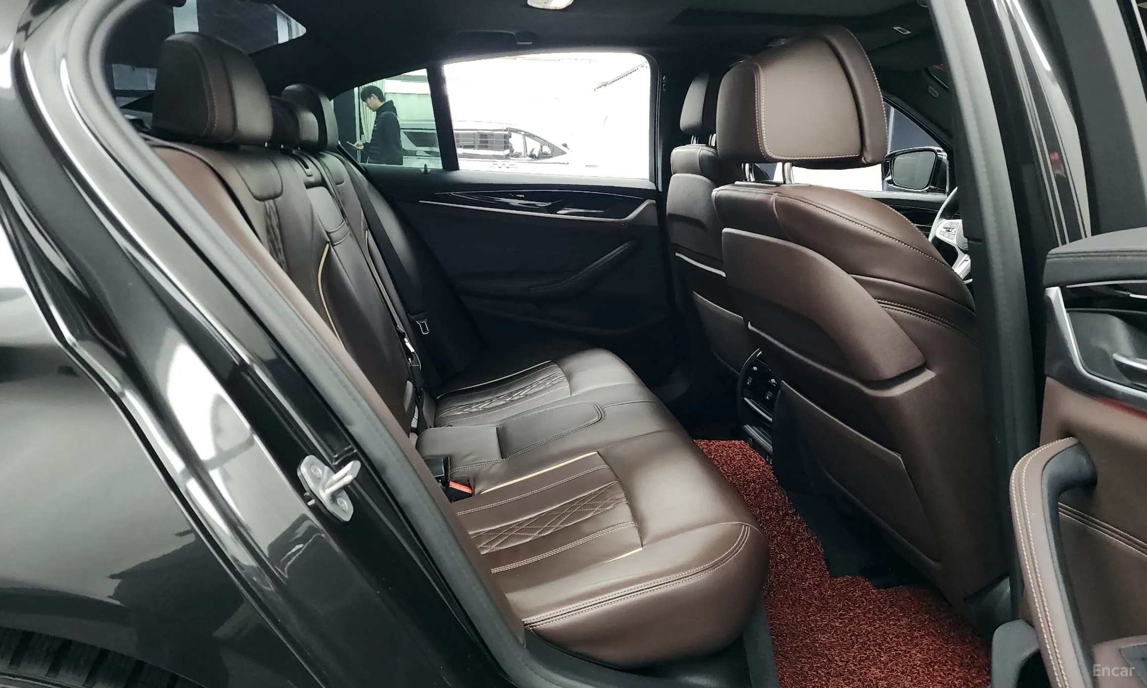 BMW 5 Series (G30) превью 12
