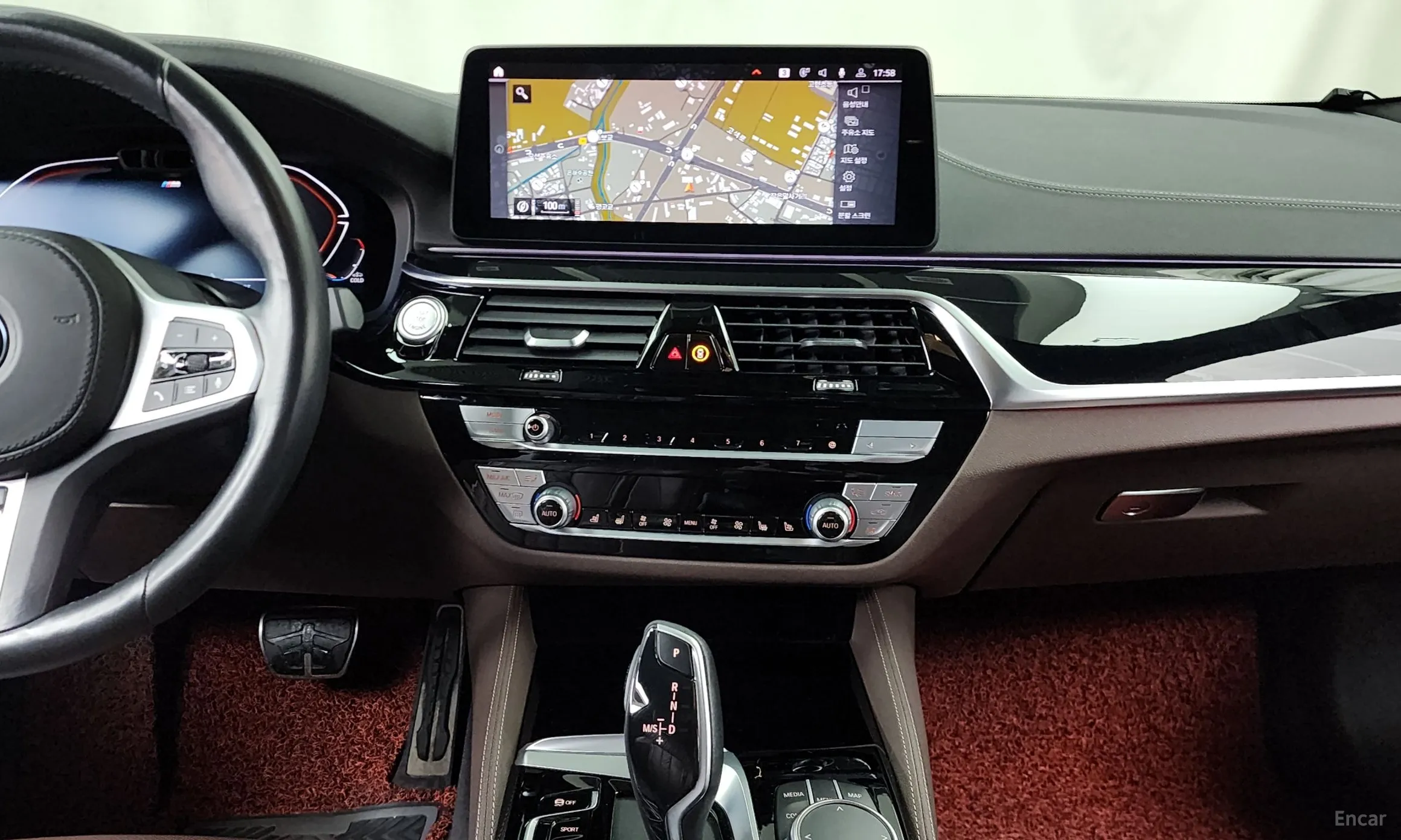 BMW 5 Series (G30) превью 14