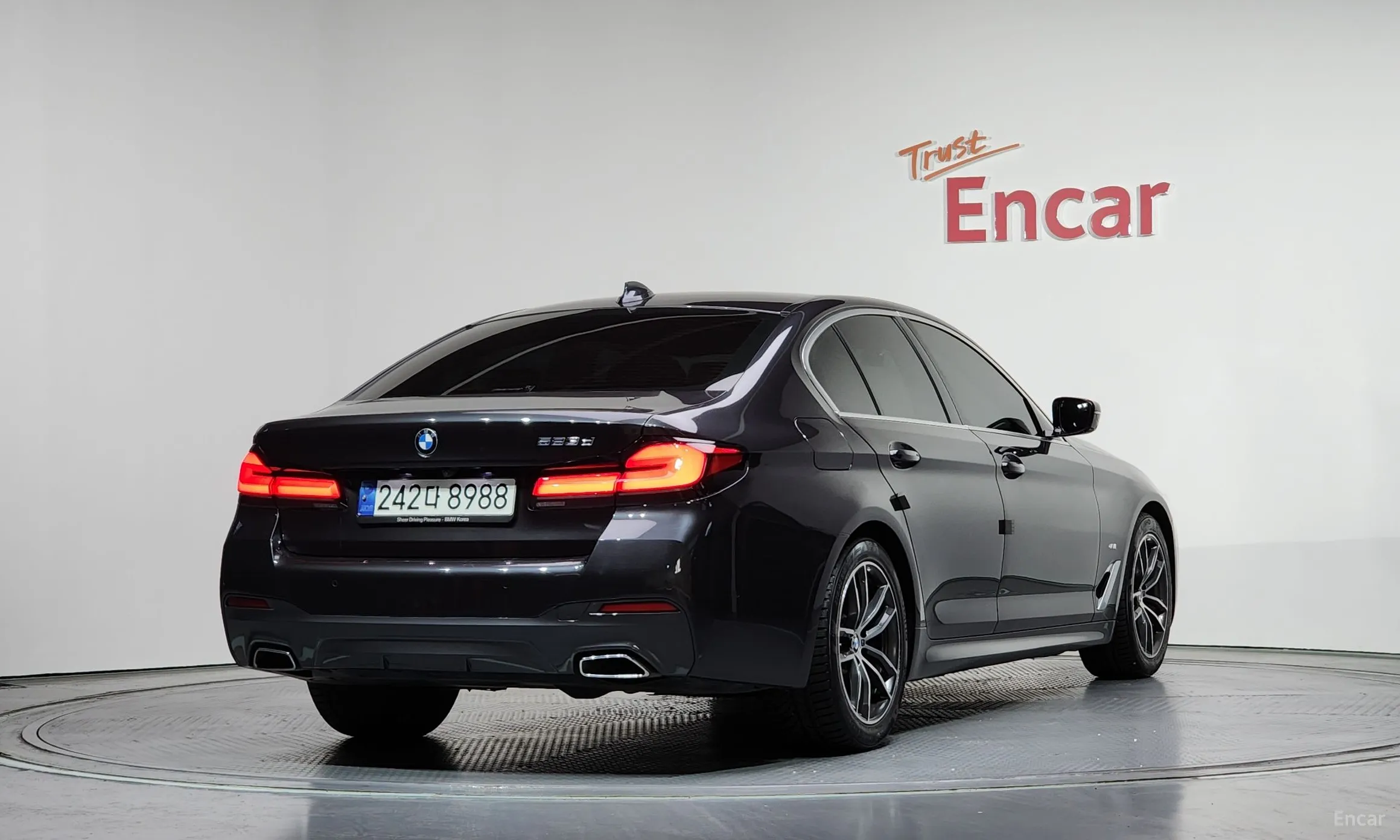 BMW 5 Series (G30) превью 2