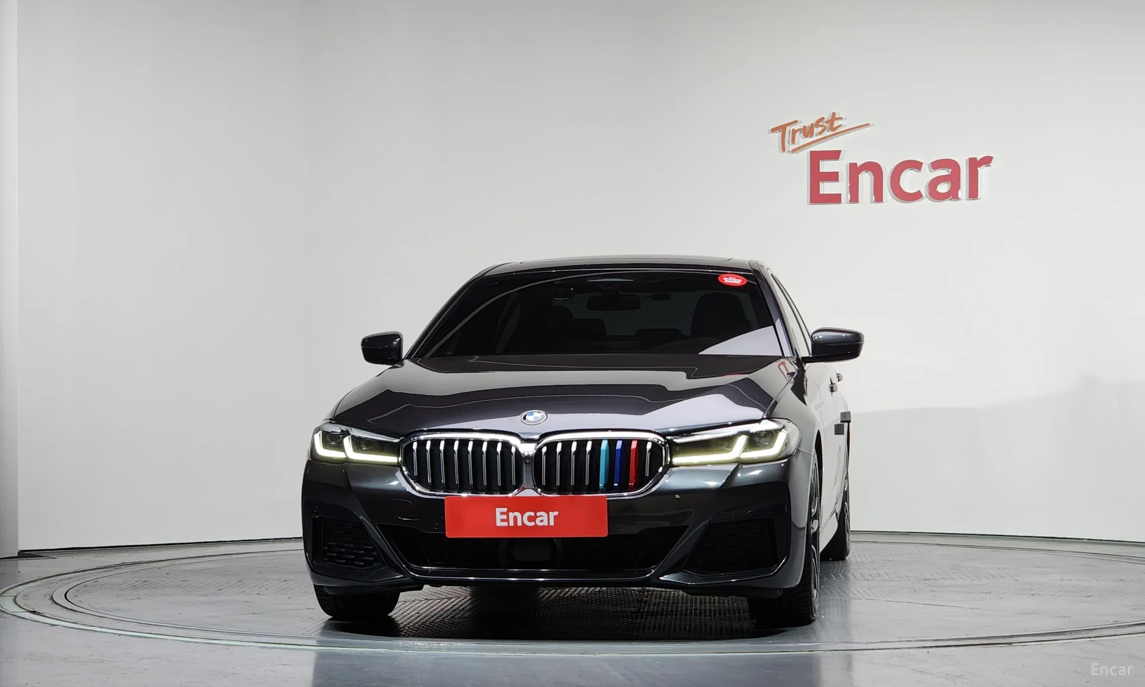 BMW 5 Series (G30) превью 3