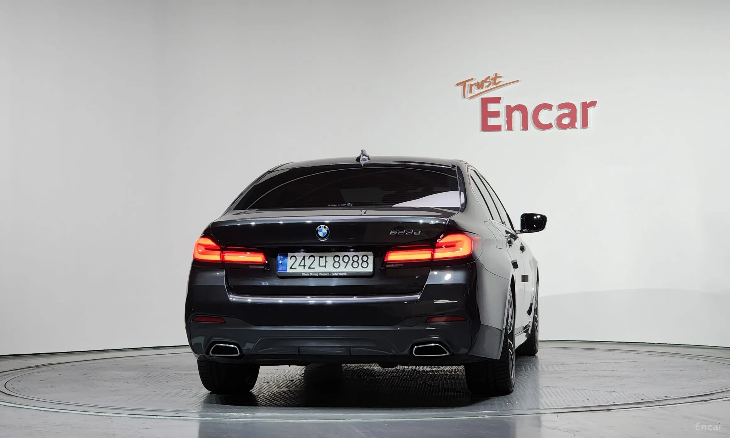 BMW 5 Series (G30) превью 4