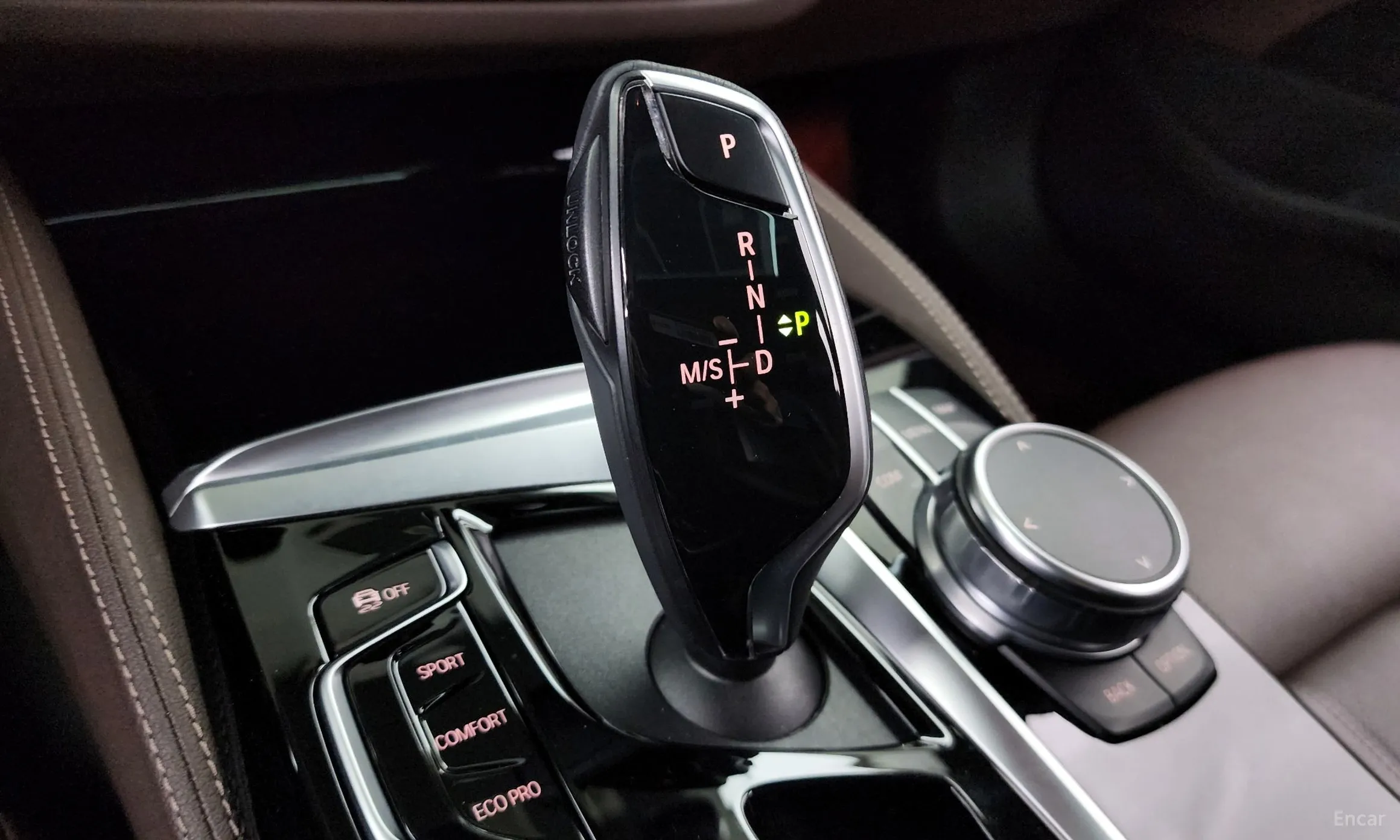 BMW 5 Series (G30) превью 9