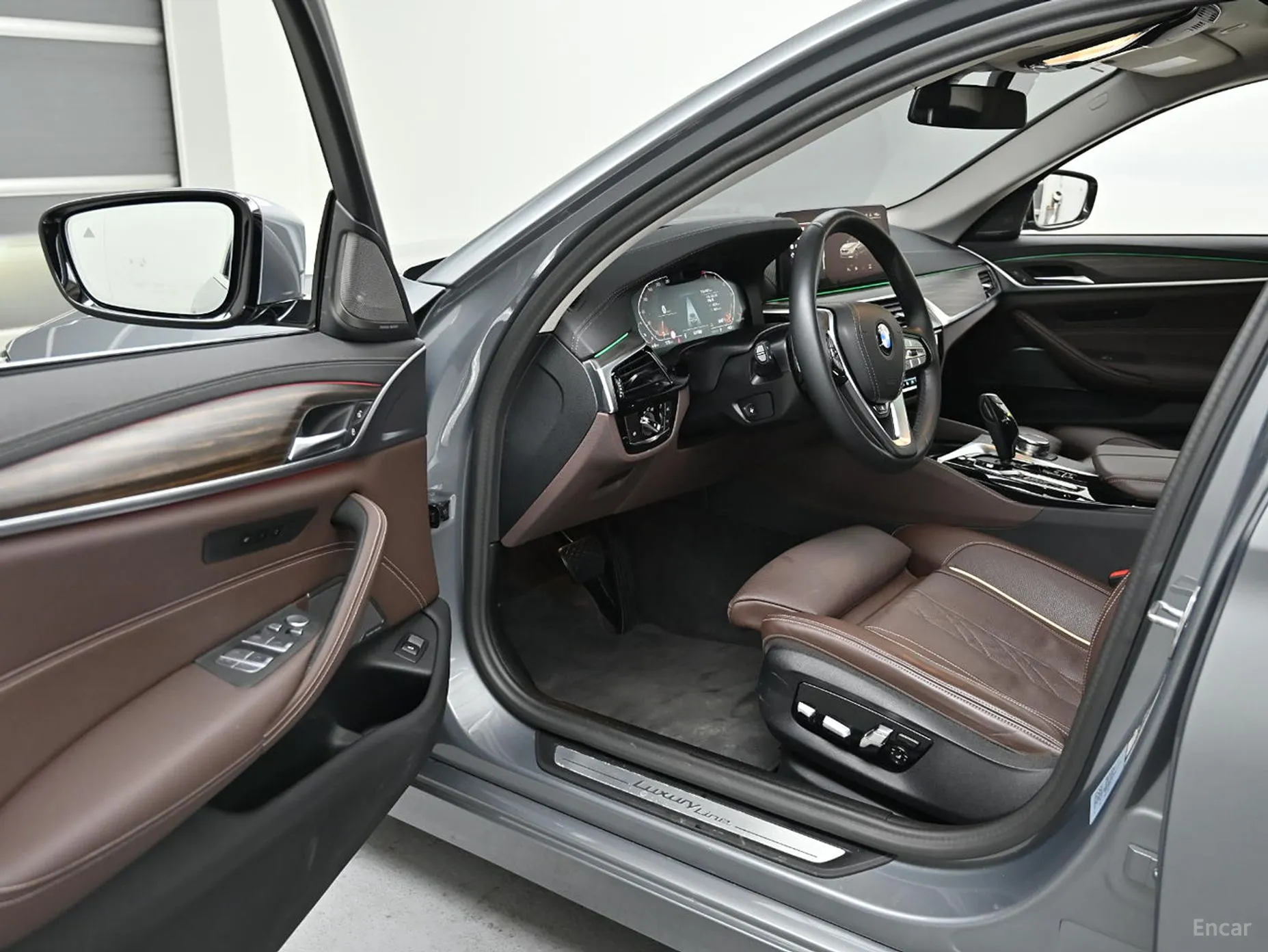 BMW 5 Series (G30) превью 11
