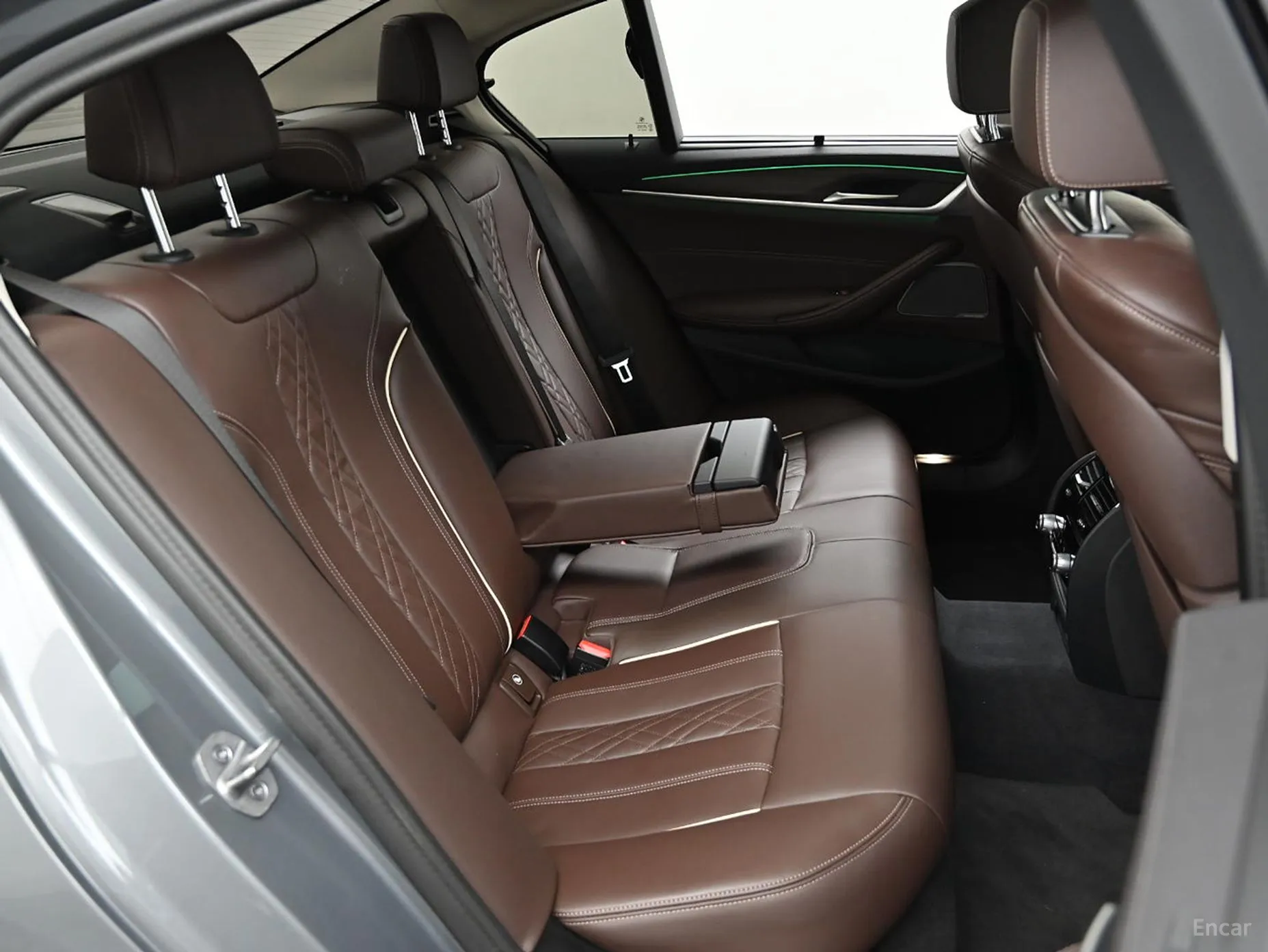 BMW 5 Series (G30) превью 12