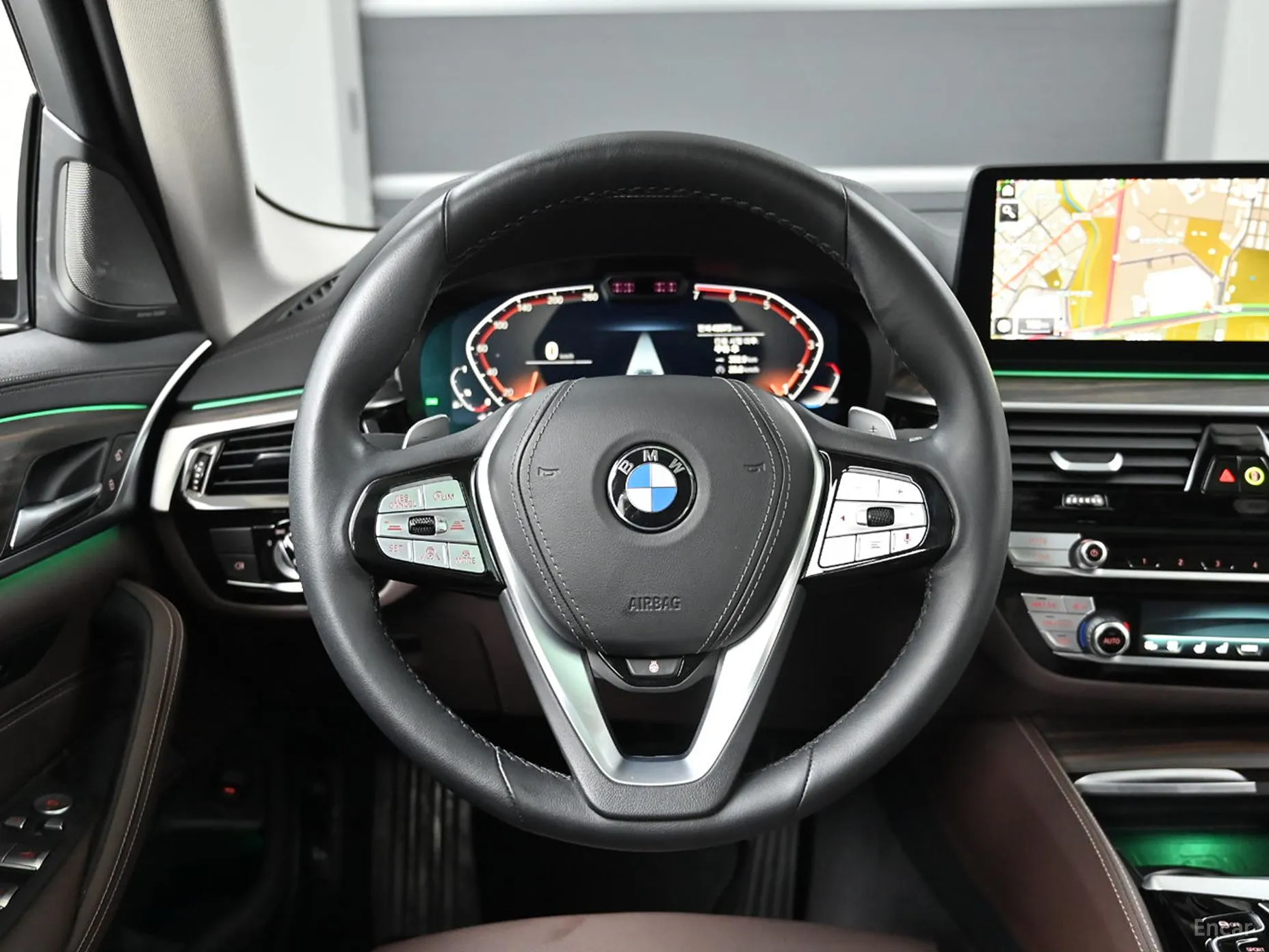 BMW 5 Series (G30) превью 13