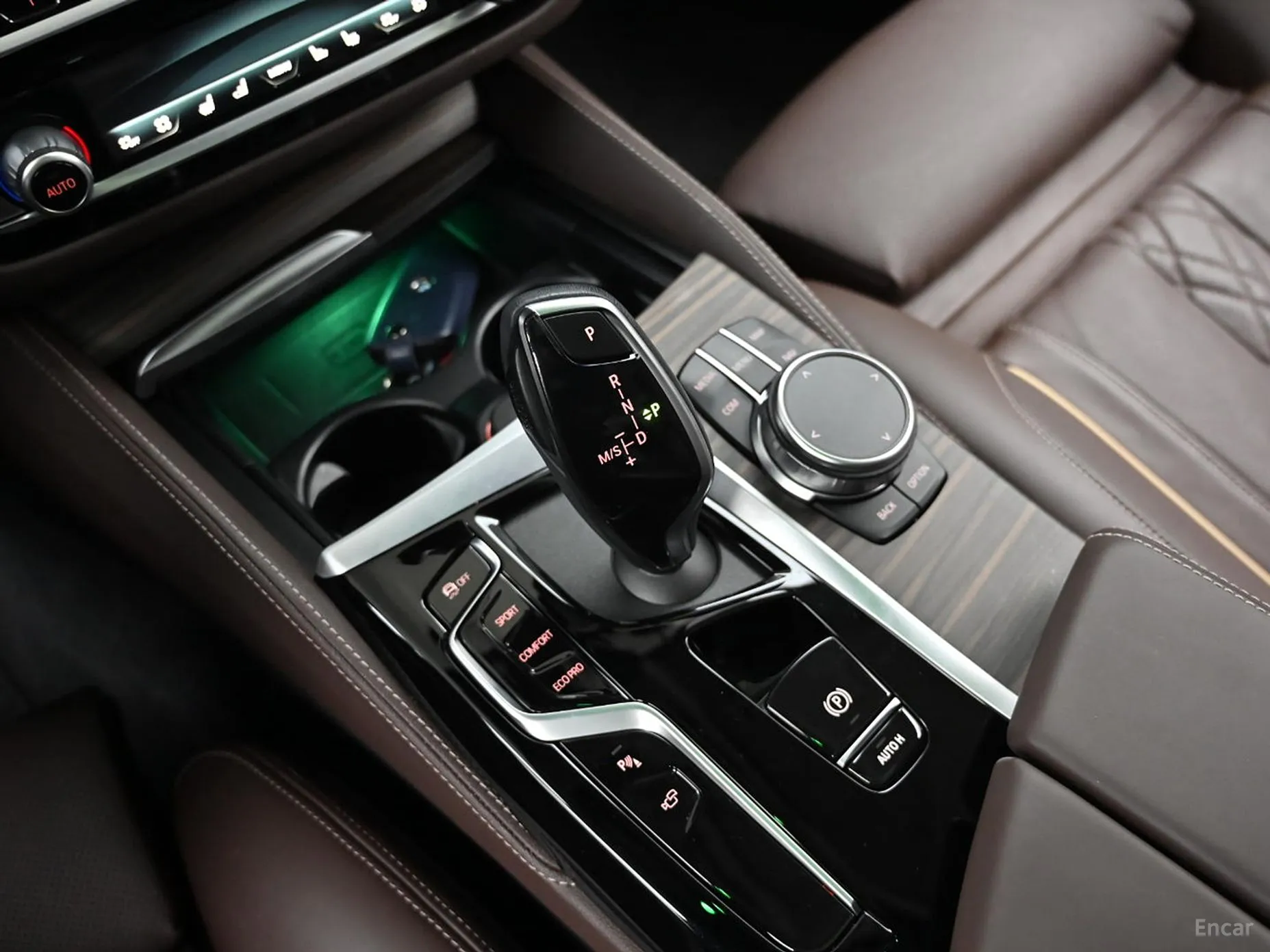BMW 5 Series (G30) превью 20