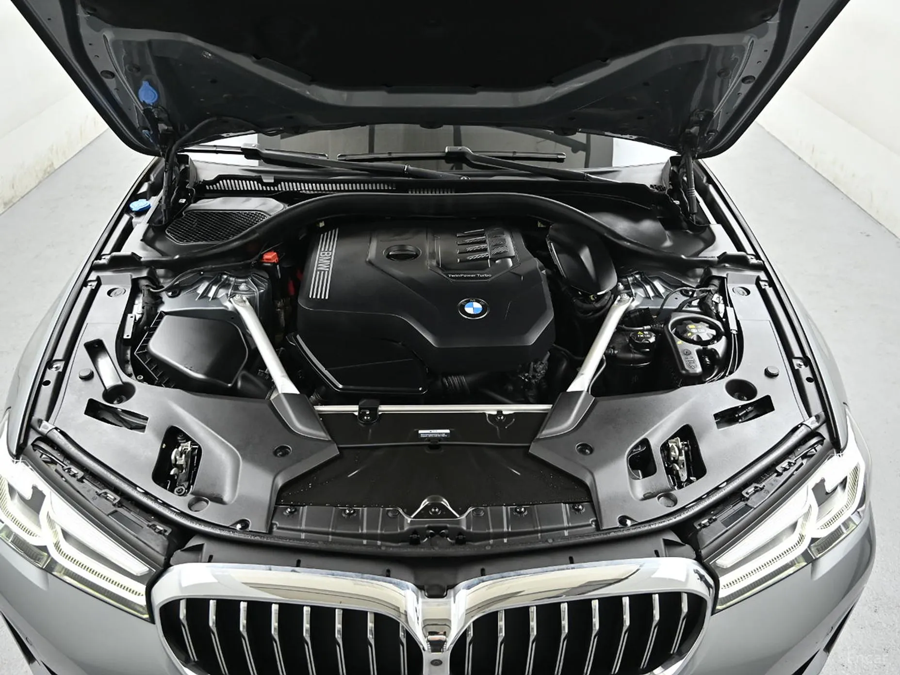 BMW 5 Series (G30) превью 8