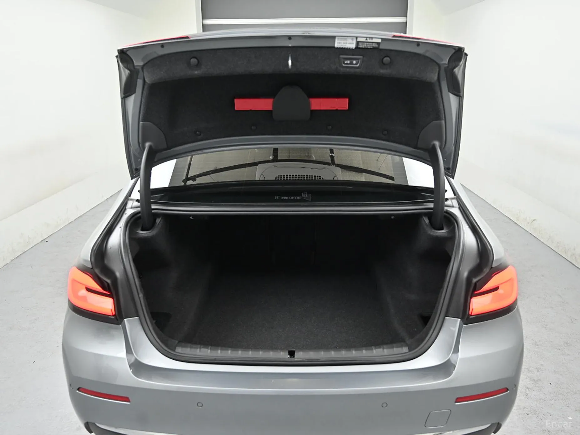 BMW 5 Series (G30) превью 9