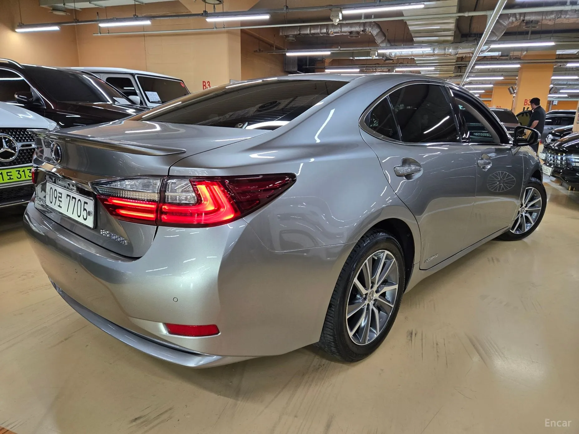 Lexus New ES300h превью 18