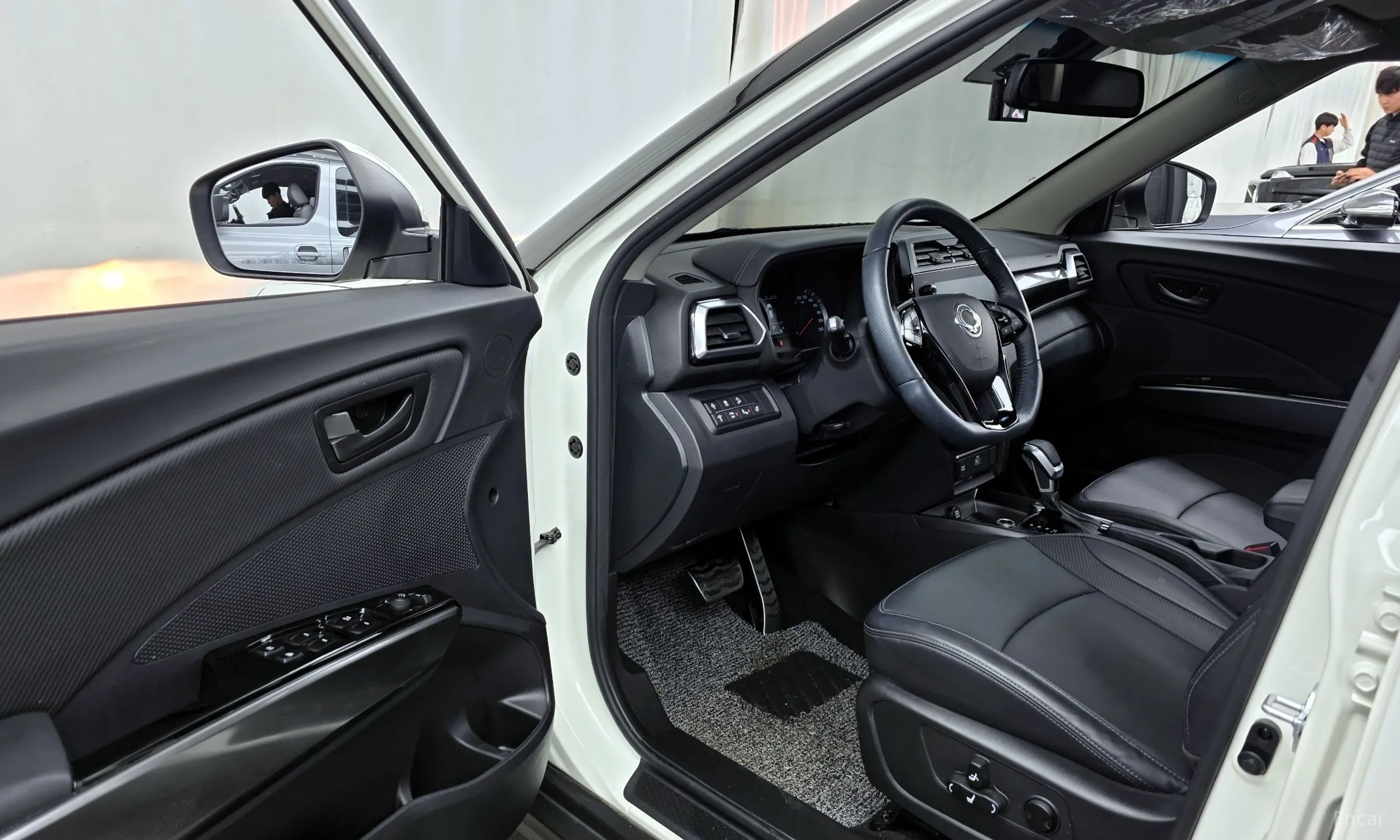 KG Mobility (SsangYong) Tivoli превью 10