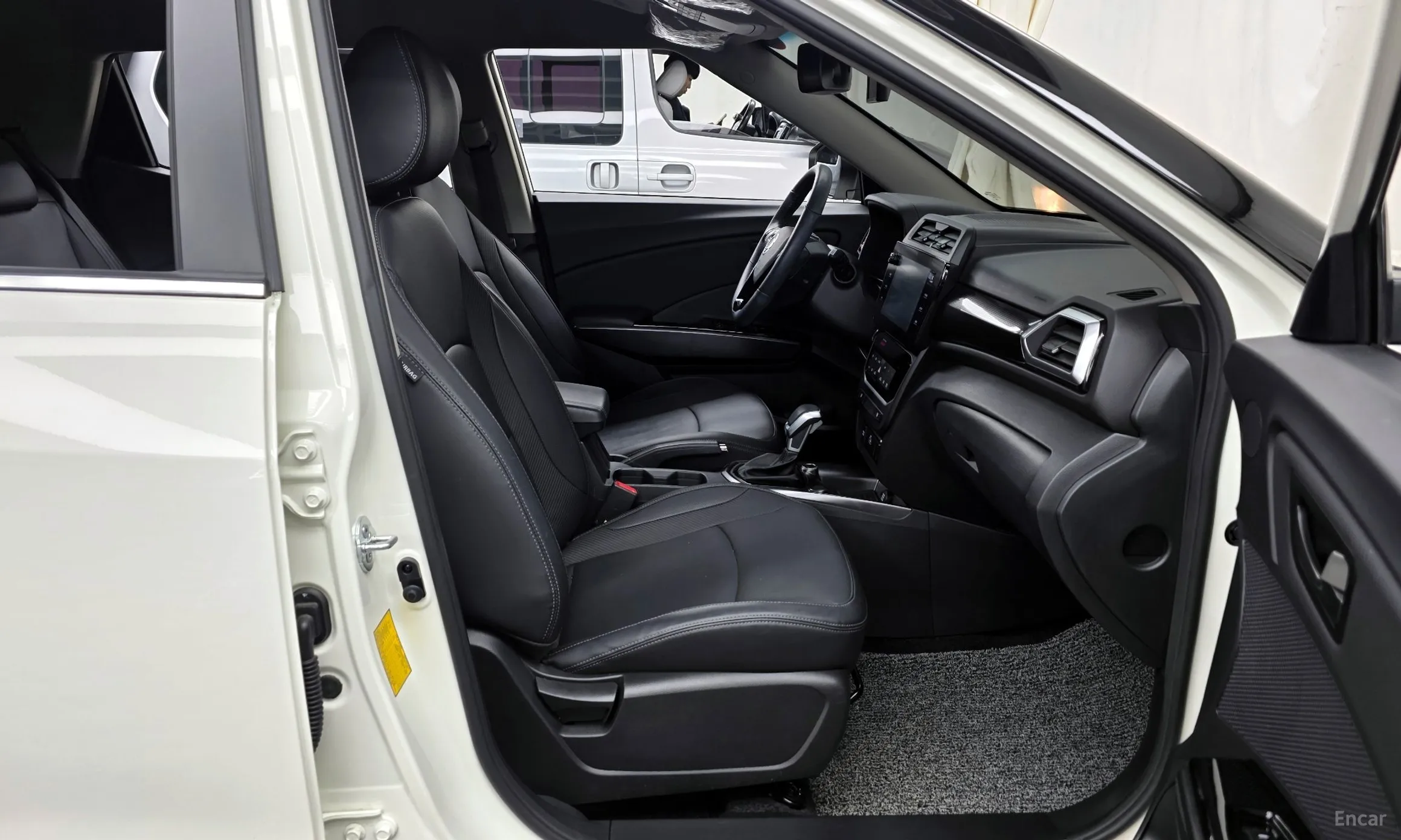 KG Mobility (SsangYong) Tivoli превью 11