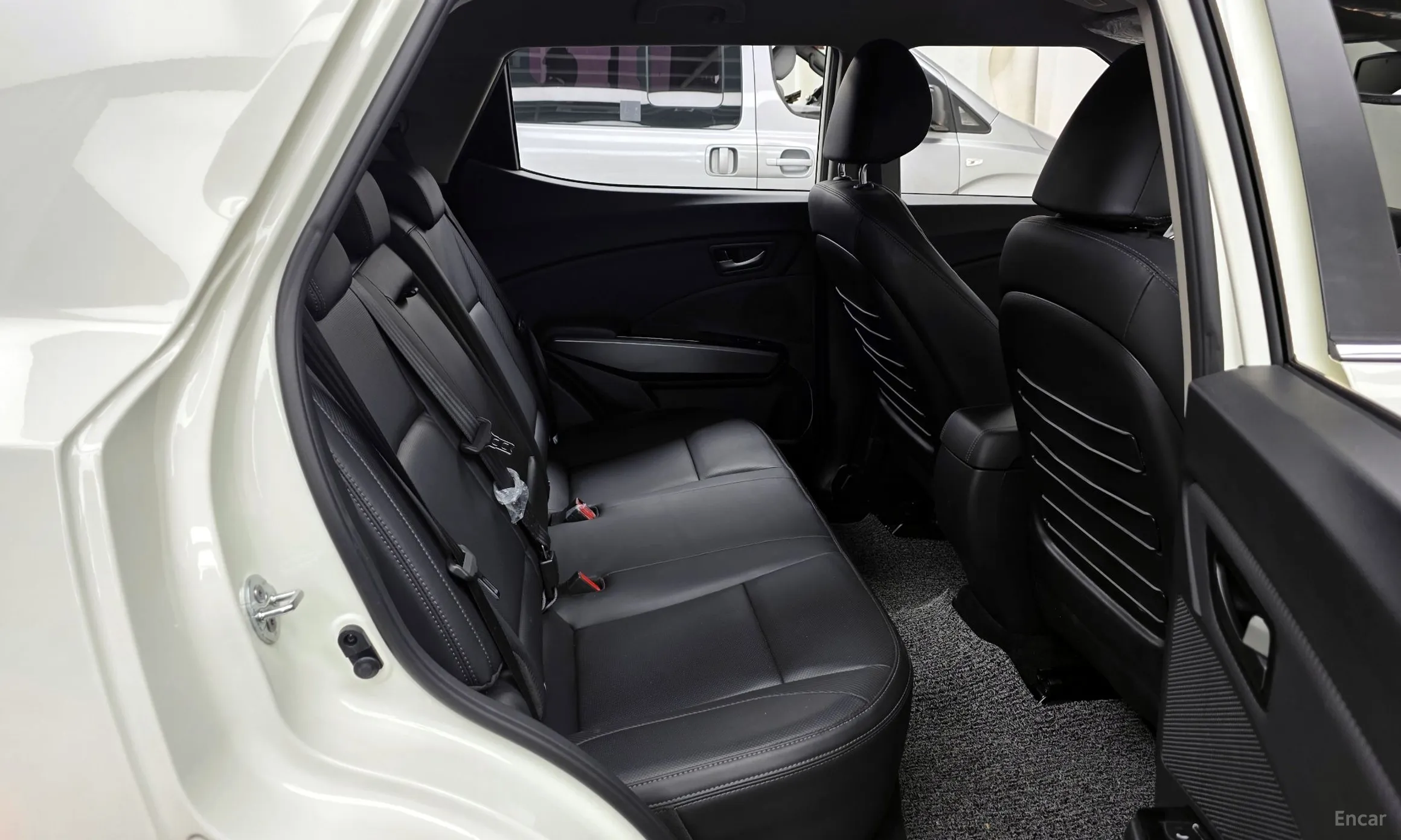 KG Mobility (SsangYong) Tivoli превью 12