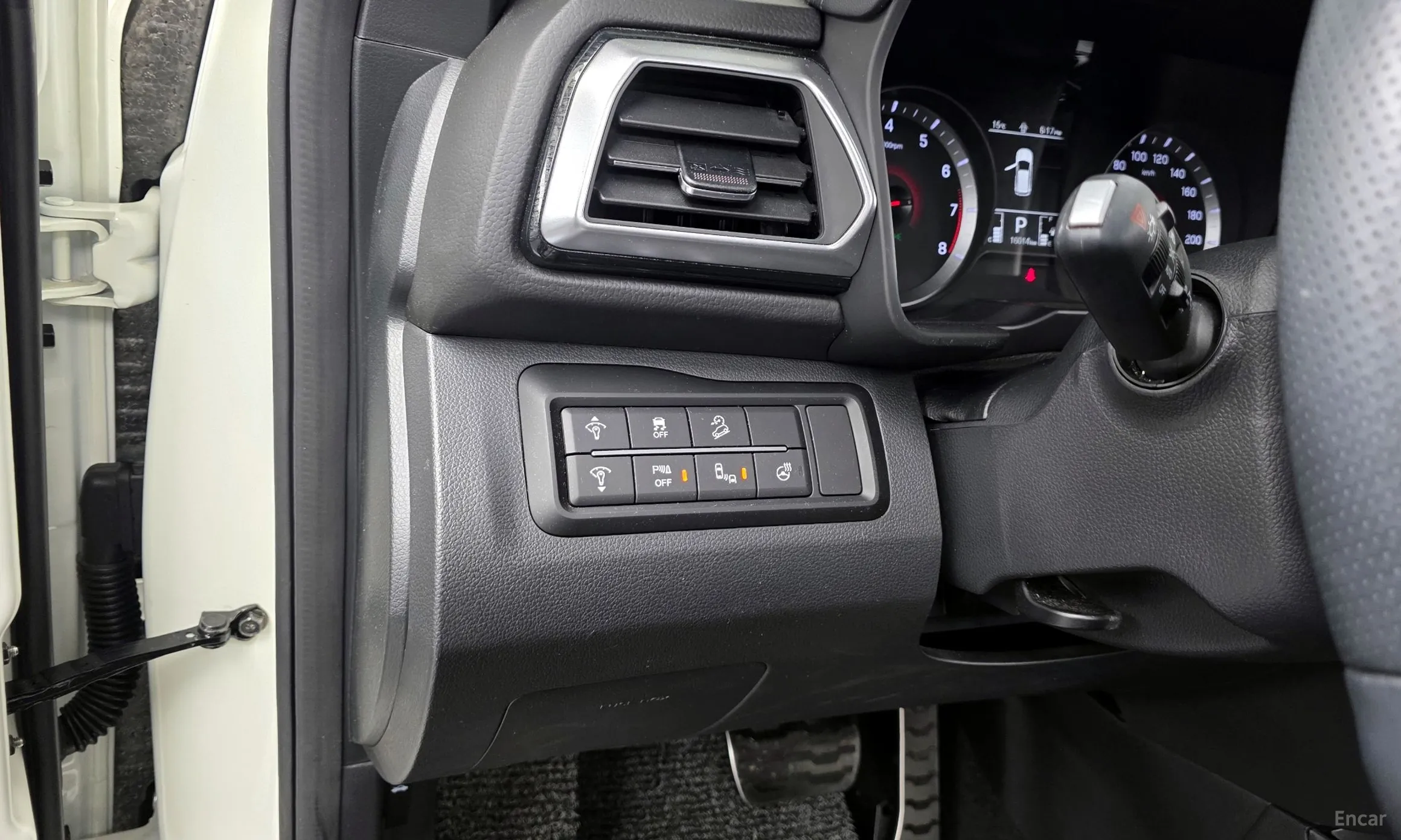 KG Mobility (SsangYong) Tivoli превью 16