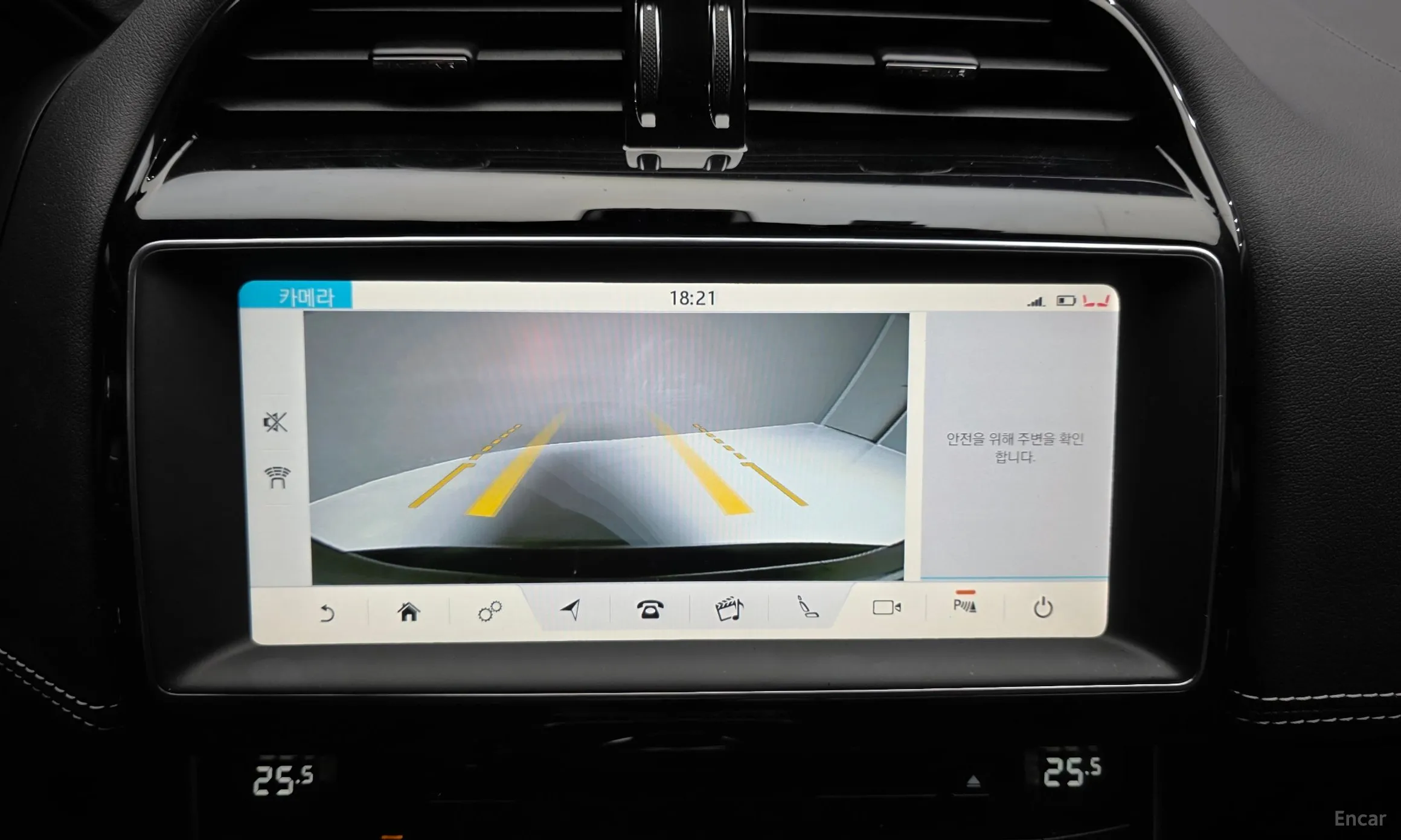 Jaguar XE превью 15