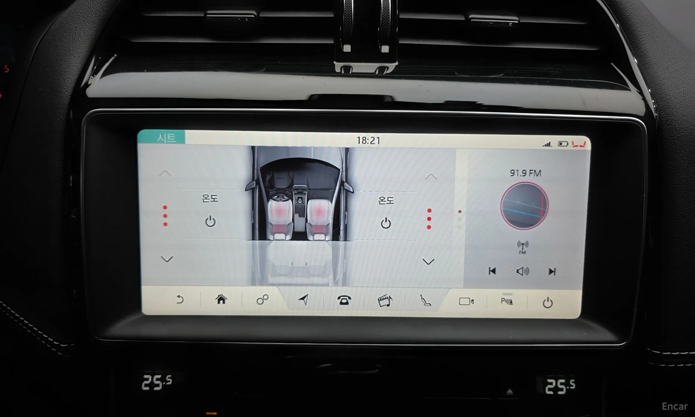 Jaguar XE превью 16