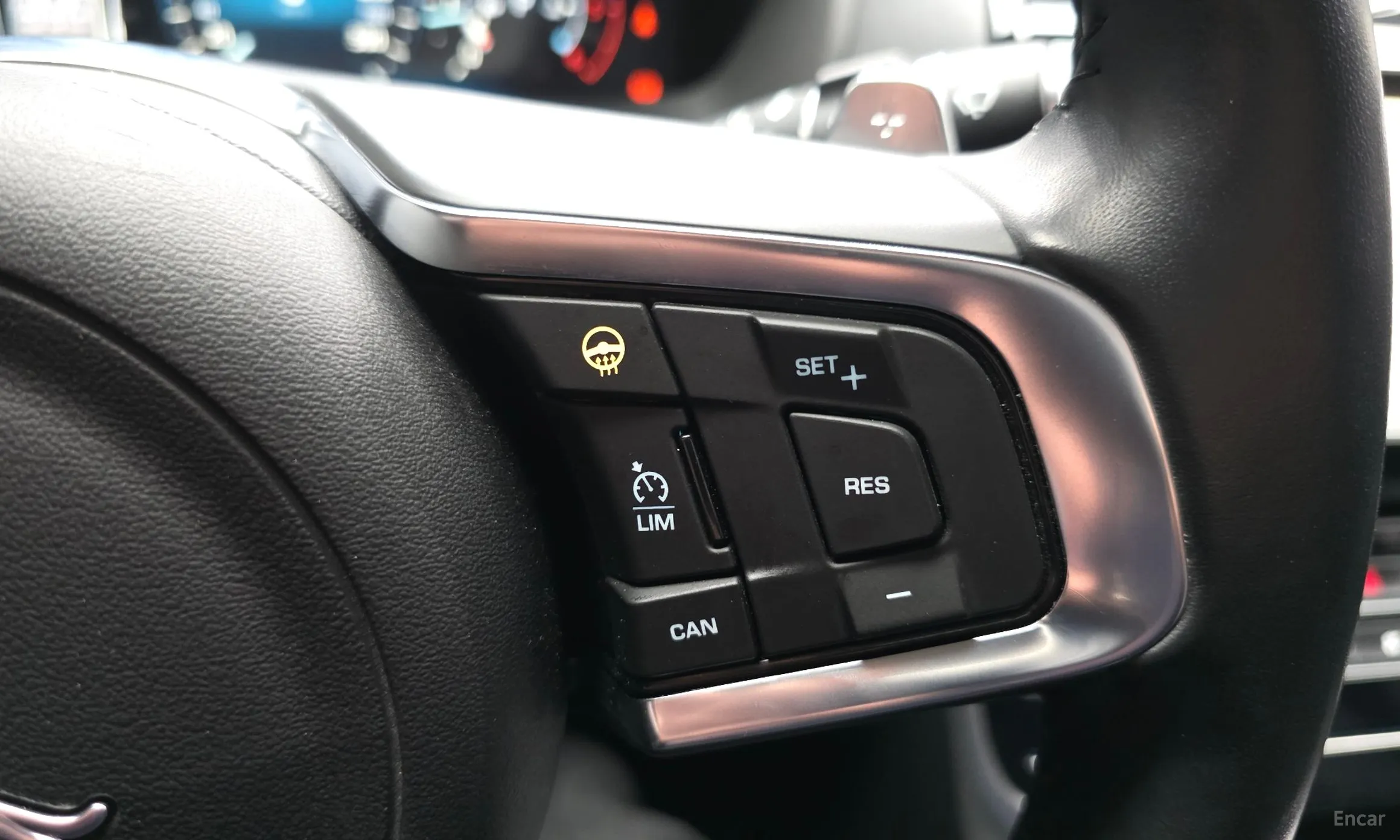 Jaguar XE превью 18