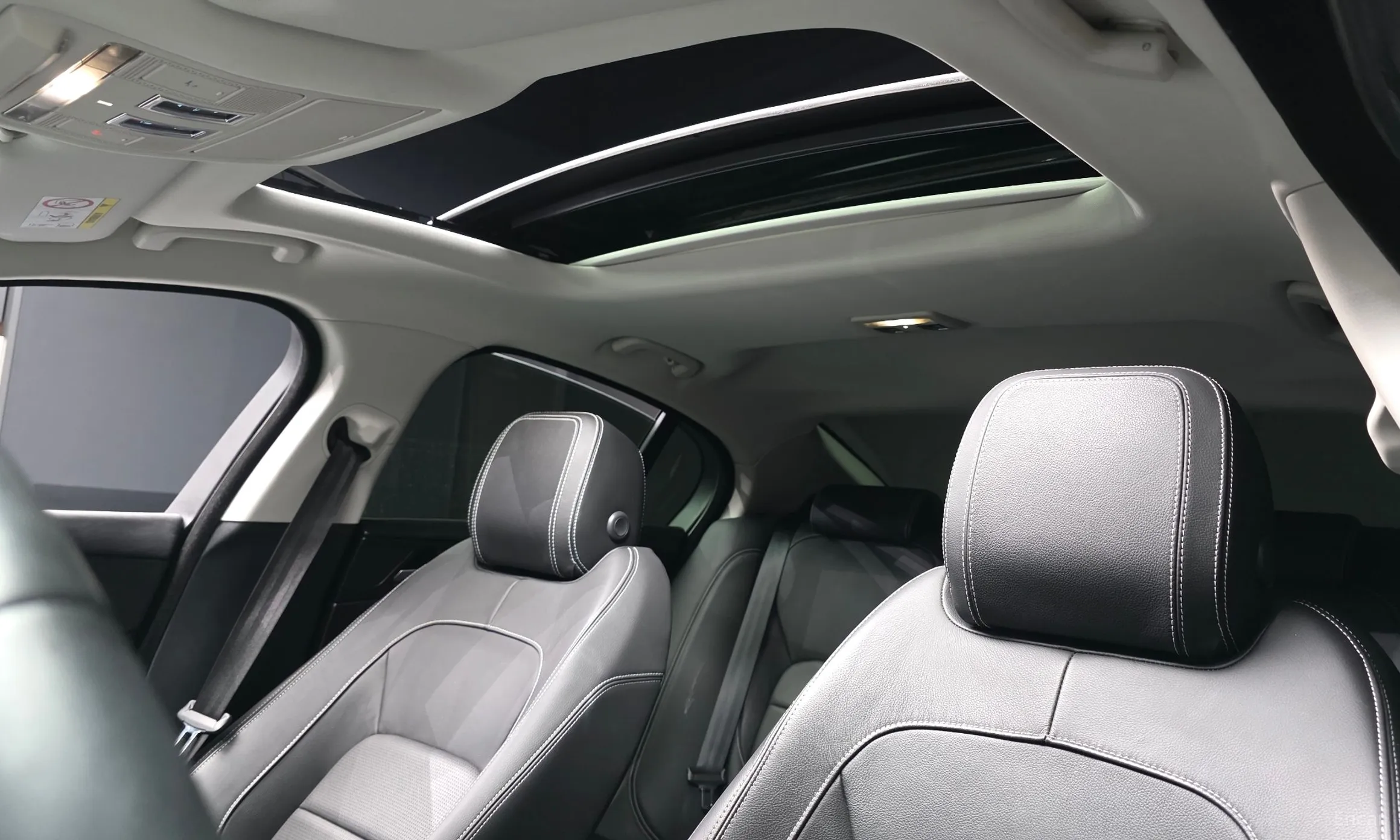 Jaguar XE превью 19