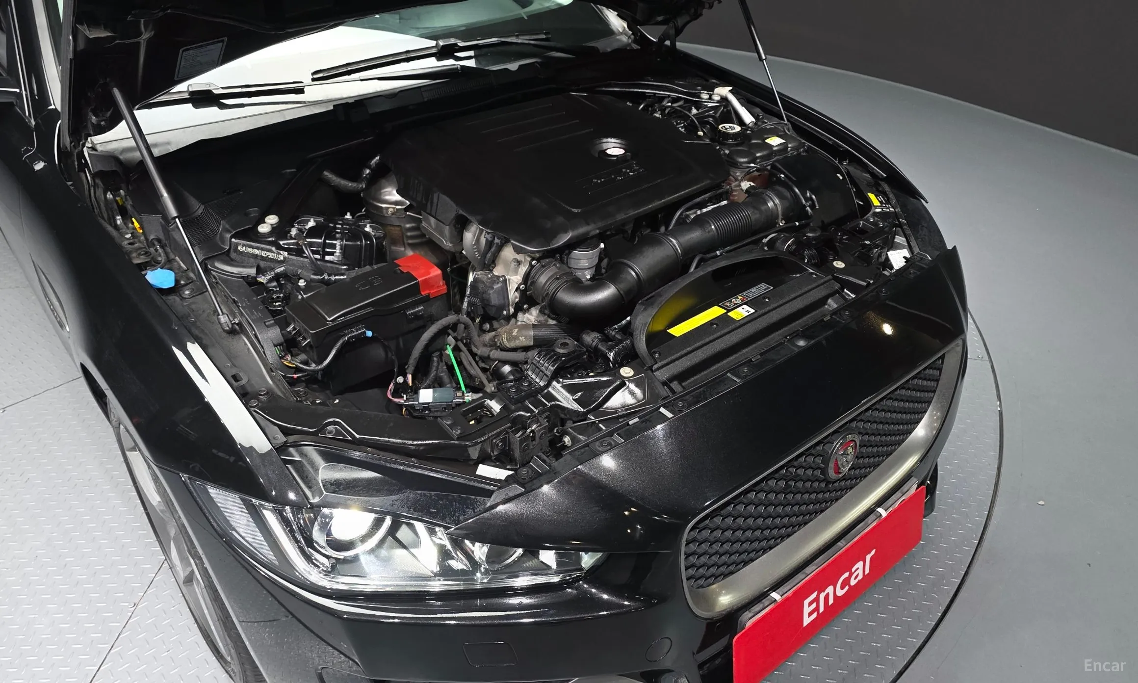 Jaguar XE превью 6