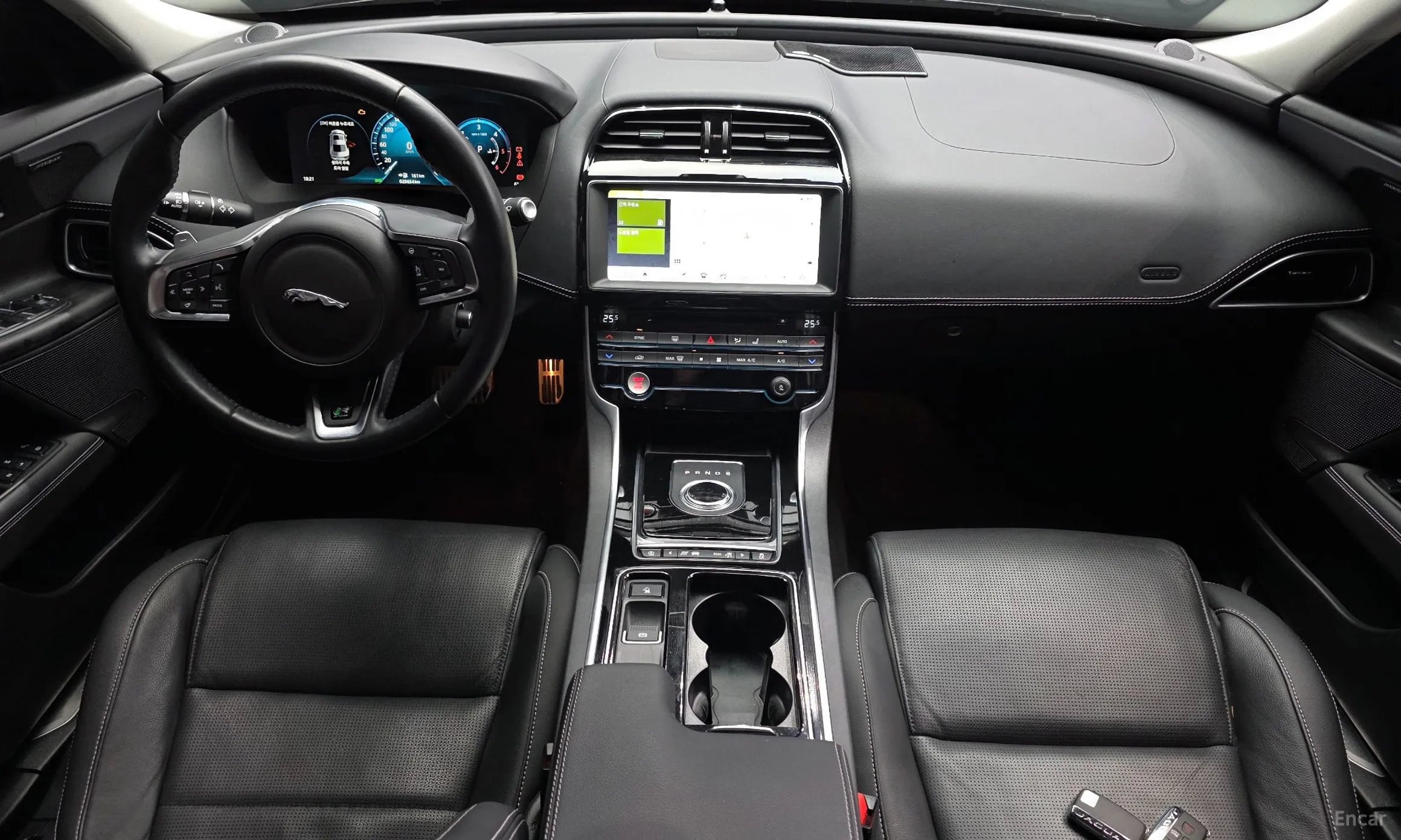 Jaguar XE превью 7