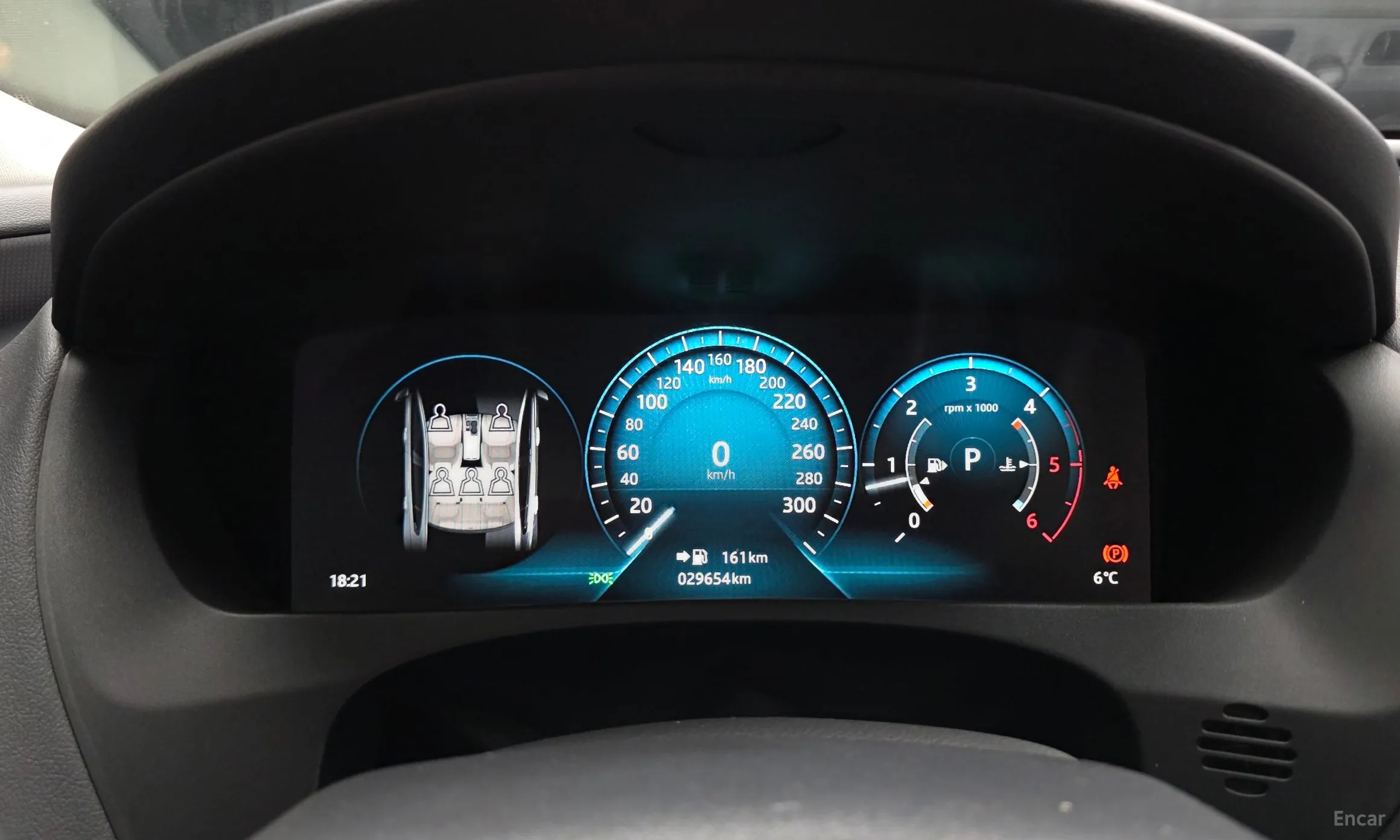 Jaguar XE превью 8