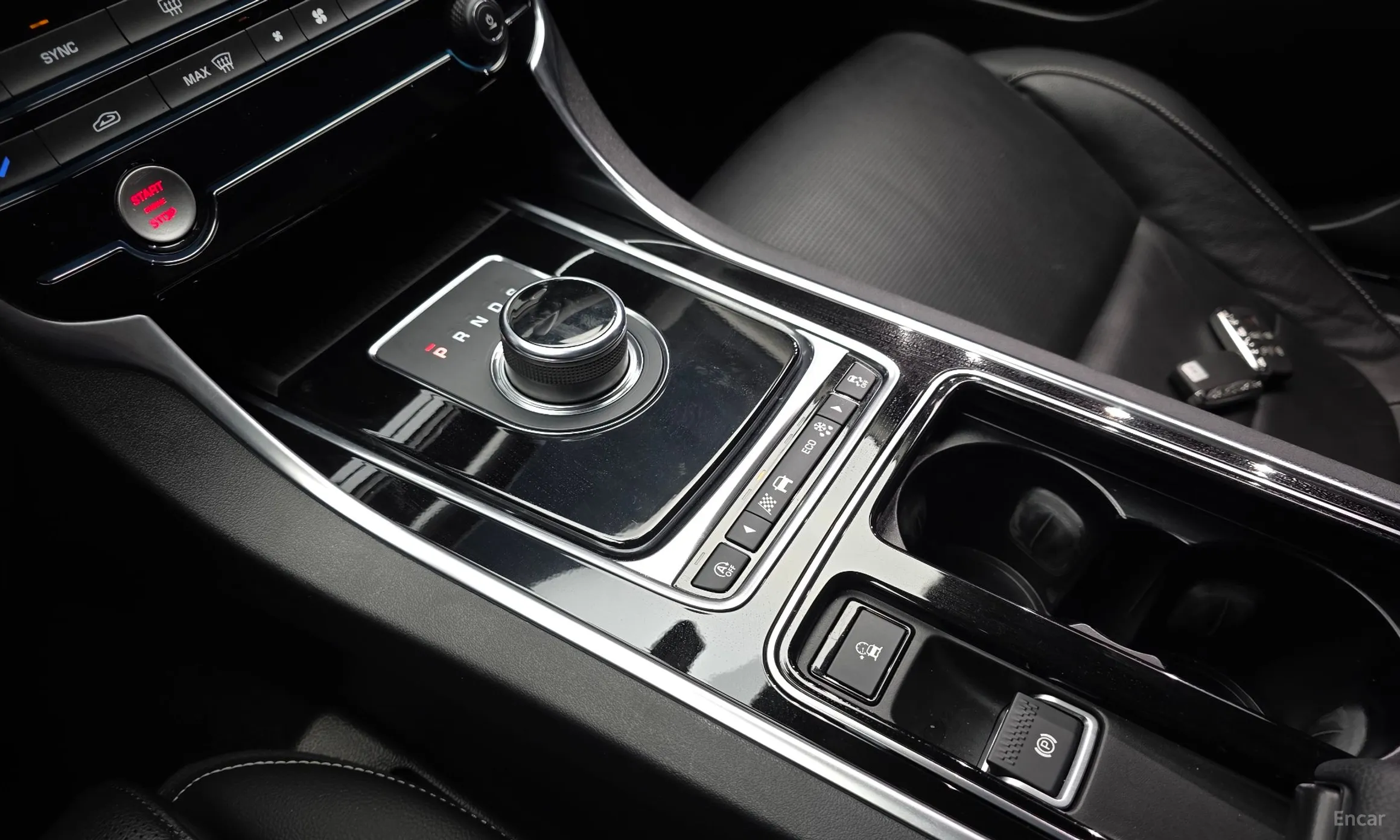 Jaguar XE превью 9