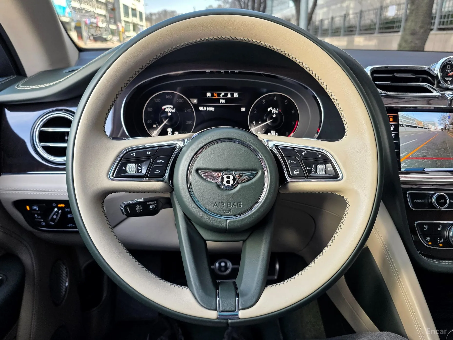 Bentley Bentayga превью 11