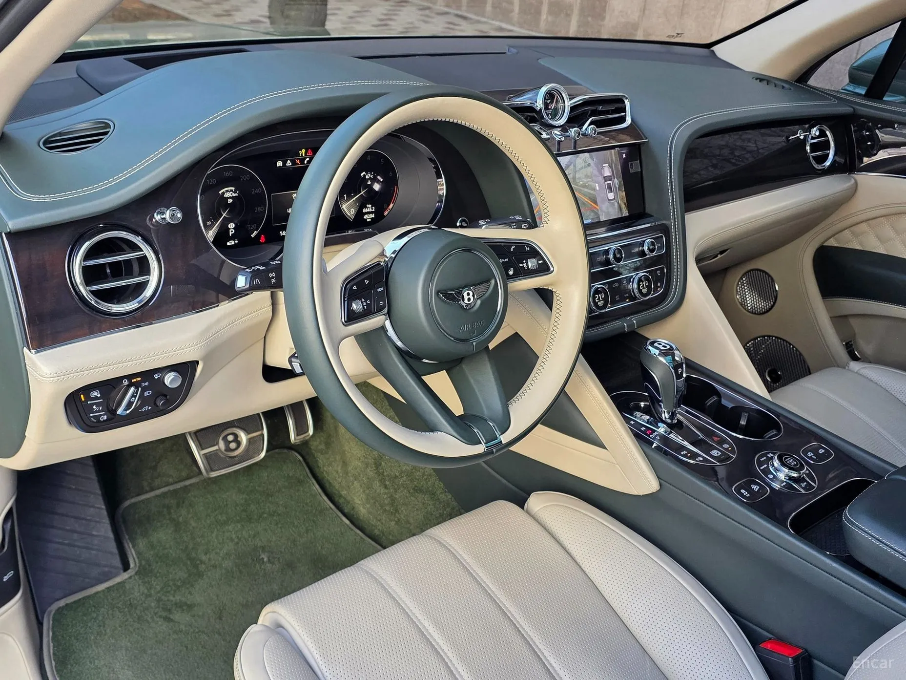 Bentley Bentayga превью 8