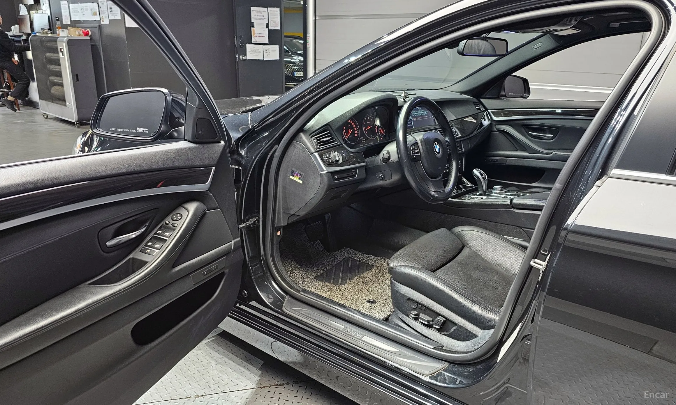 BMW 5 Series (F10) превью 11