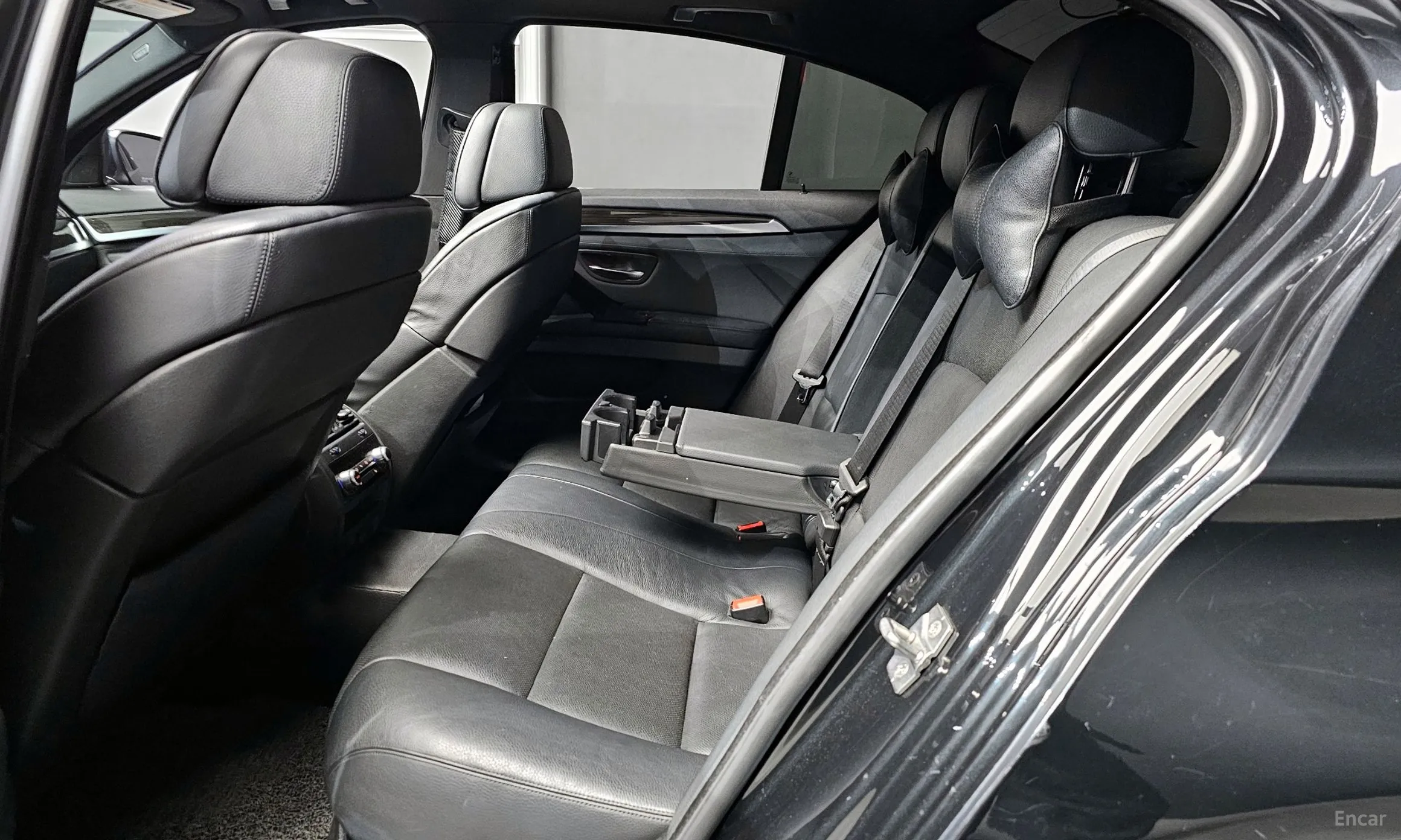 BMW 5 Series (F10) превью 12