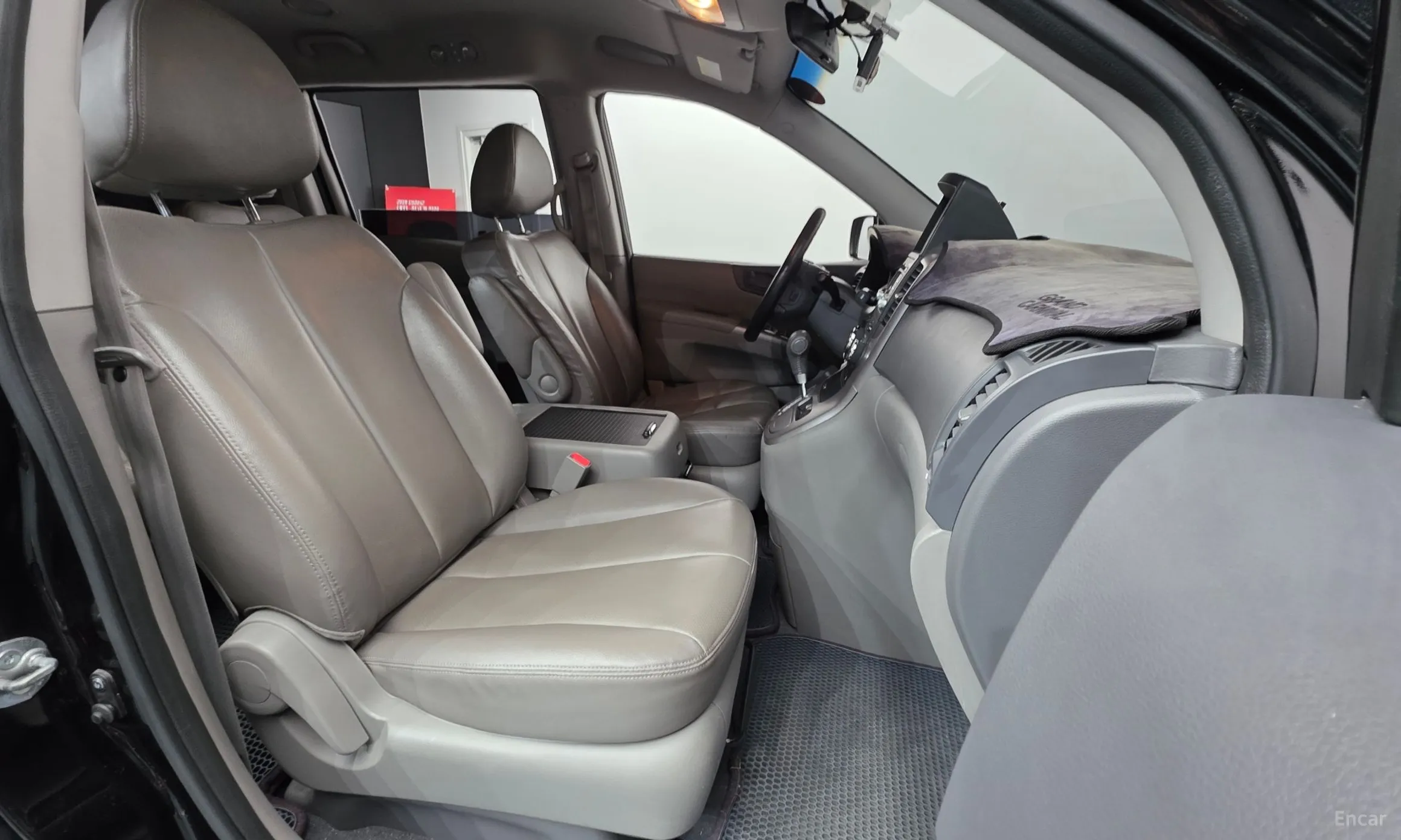Kia Carnival R превью 10