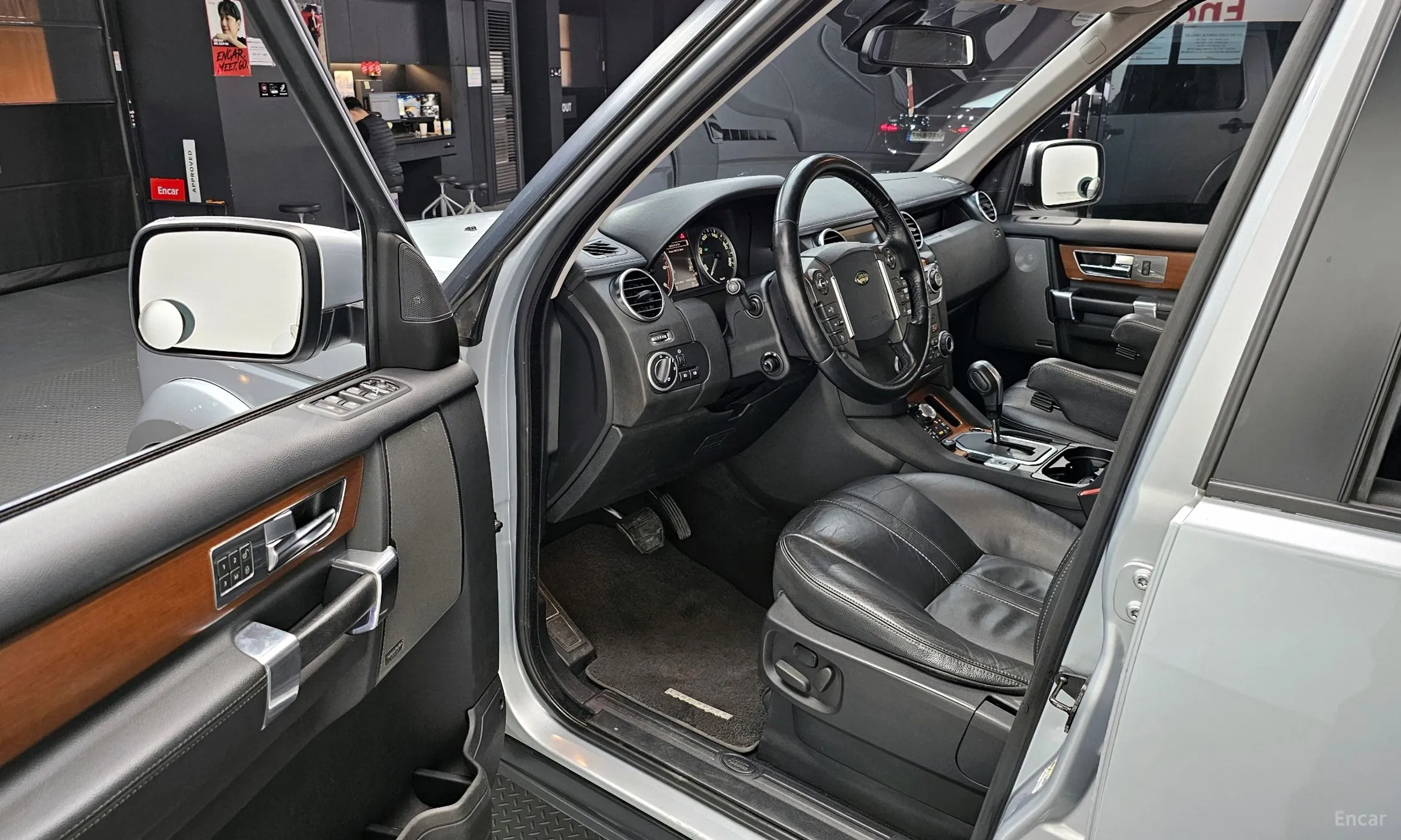 Land Rover Discovery 4 превью 11
