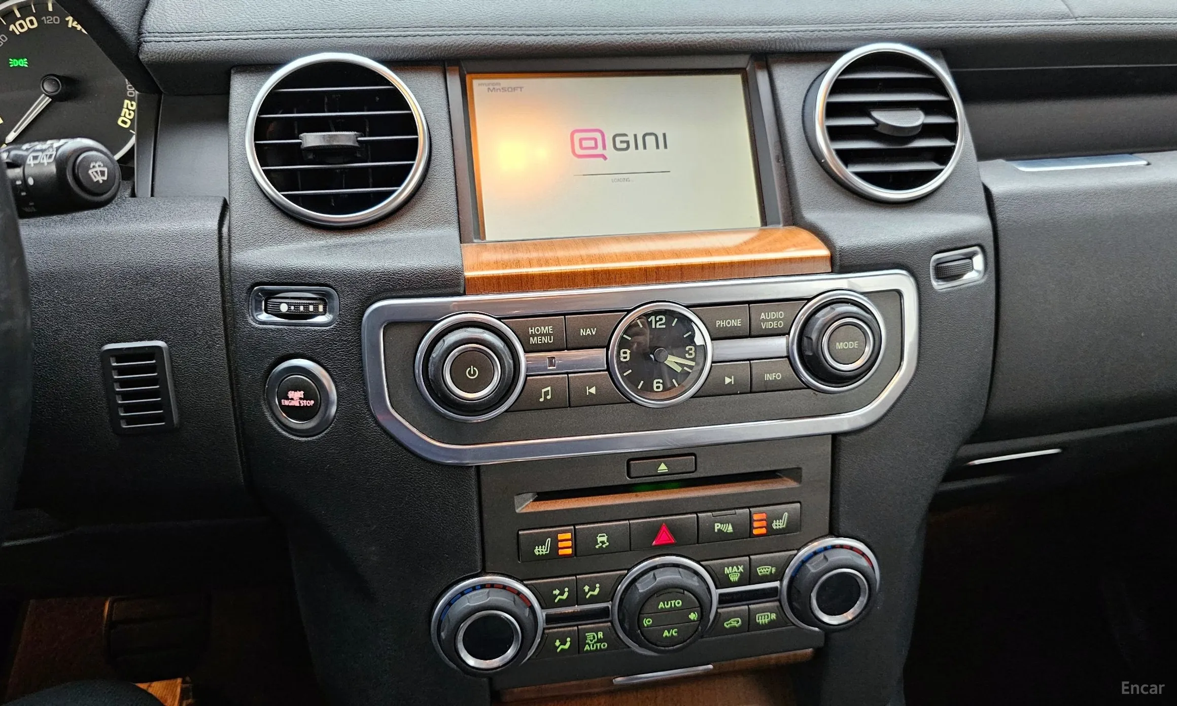 Land Rover Discovery 4 превью 15
