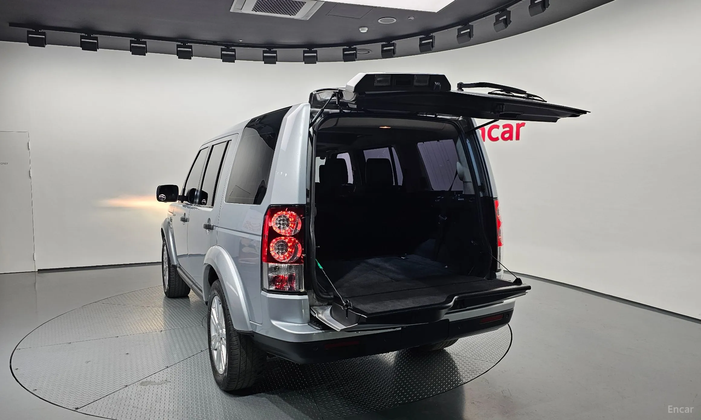 Land Rover Discovery 4 превью 20