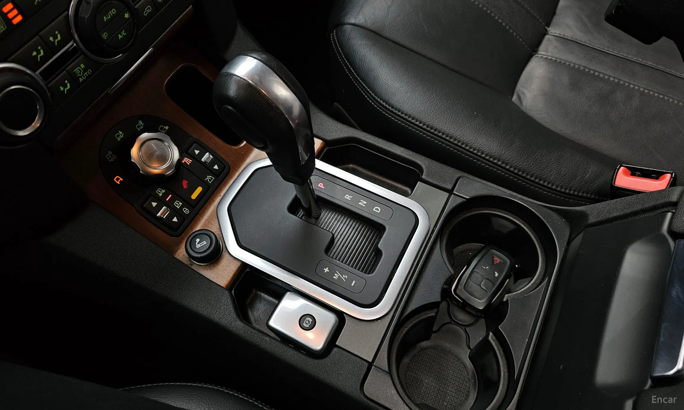Land Rover Discovery 4 превью 9