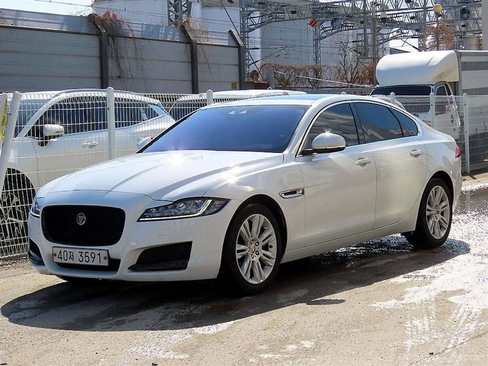 Jaguar XF (x260)