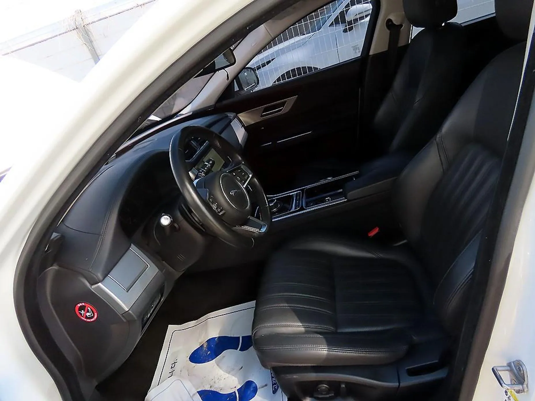 Jaguar XF (x260) превью 5