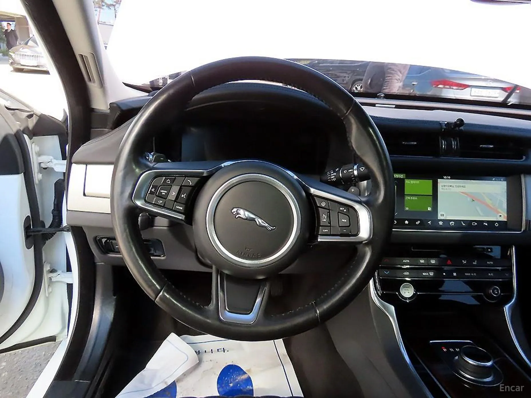 Jaguar XF (x260) превью 8