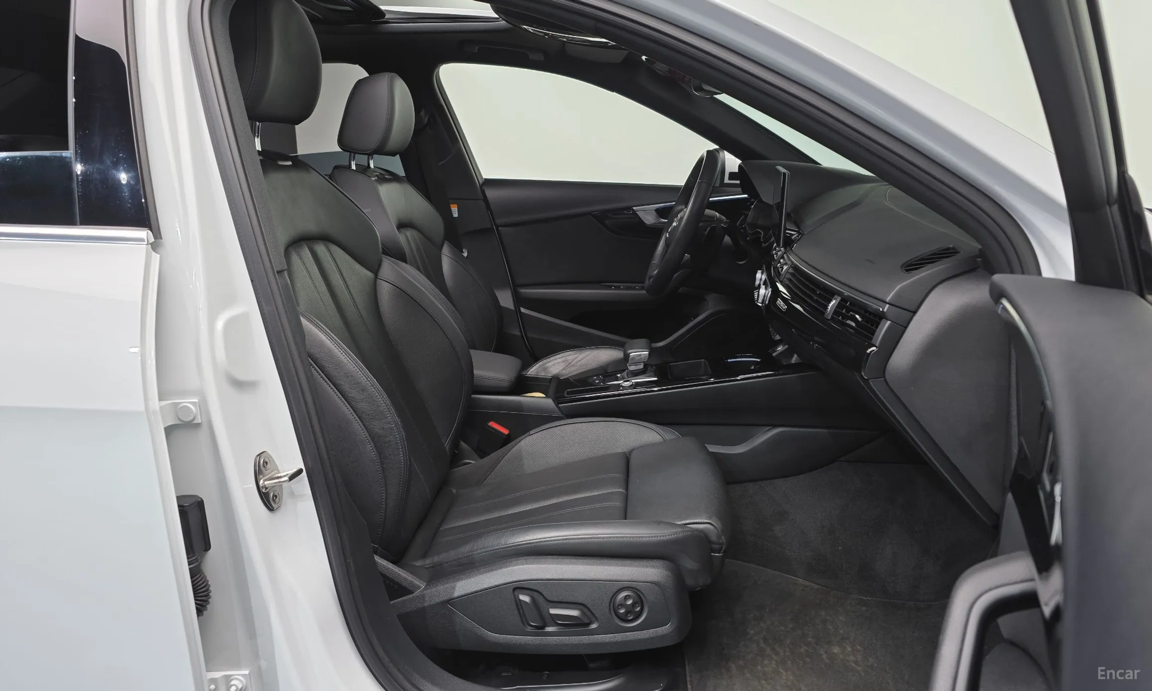 Audi A4 (B9) превью 11